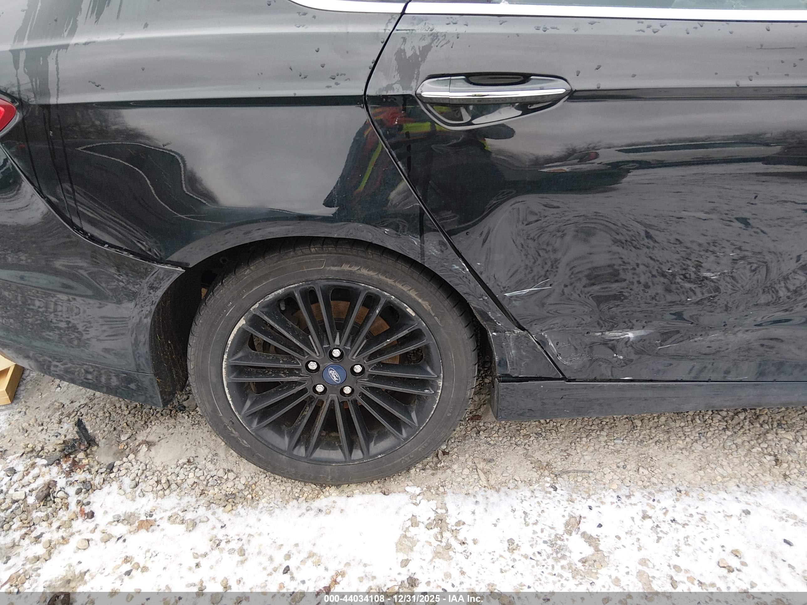 FORD FUSION image 6