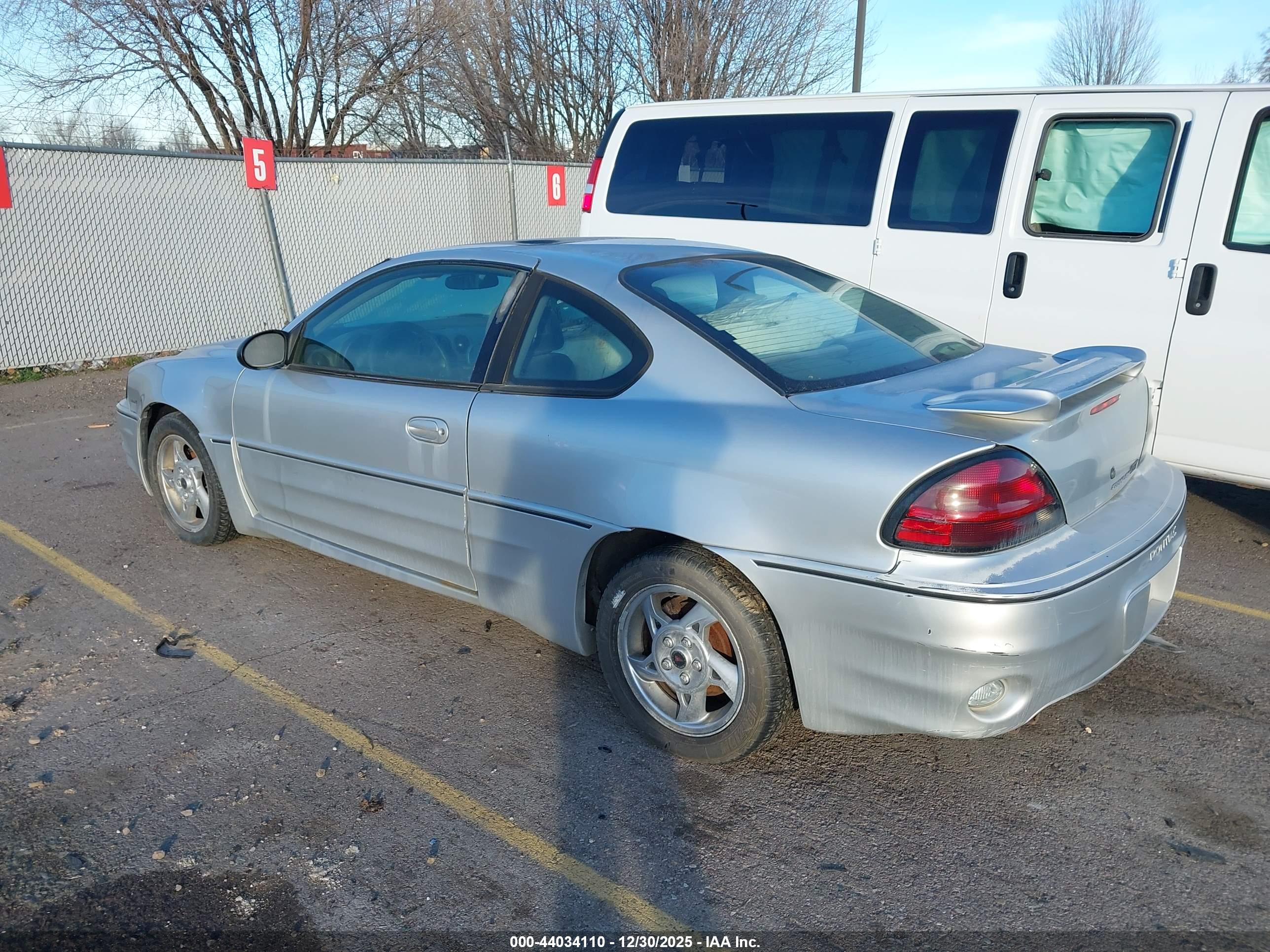 PONTIAC GRAND image 3
