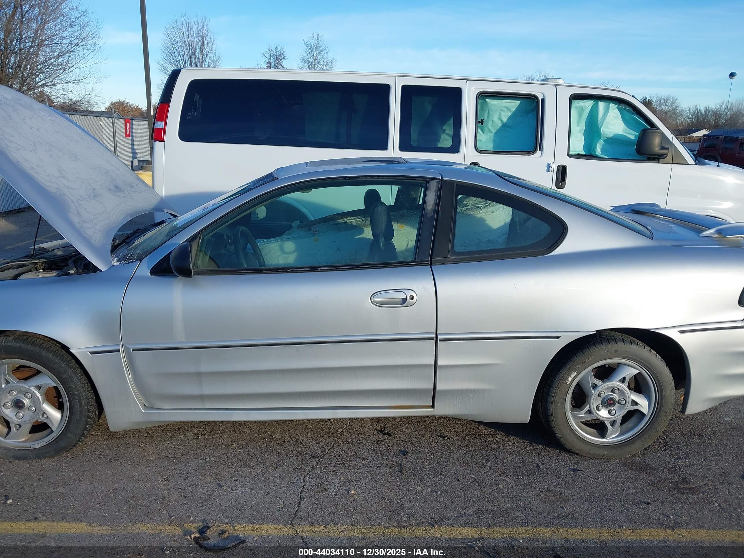 PONTIAC GRAND image 6