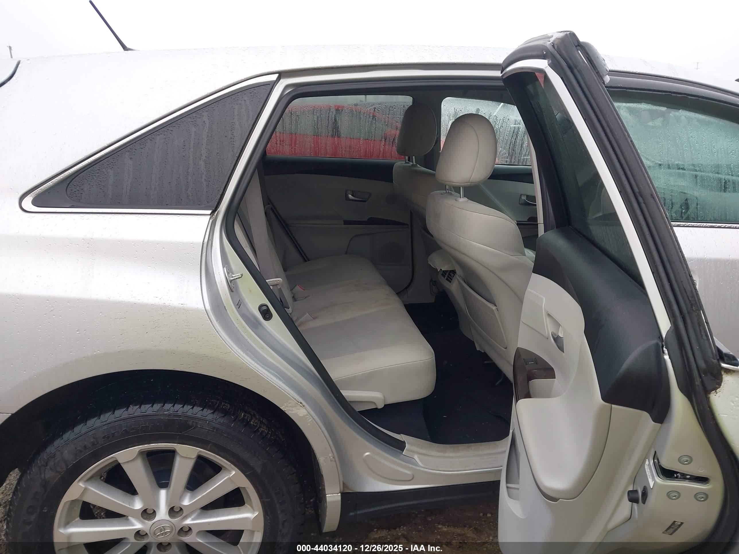 TOYOTA VENZA image 8