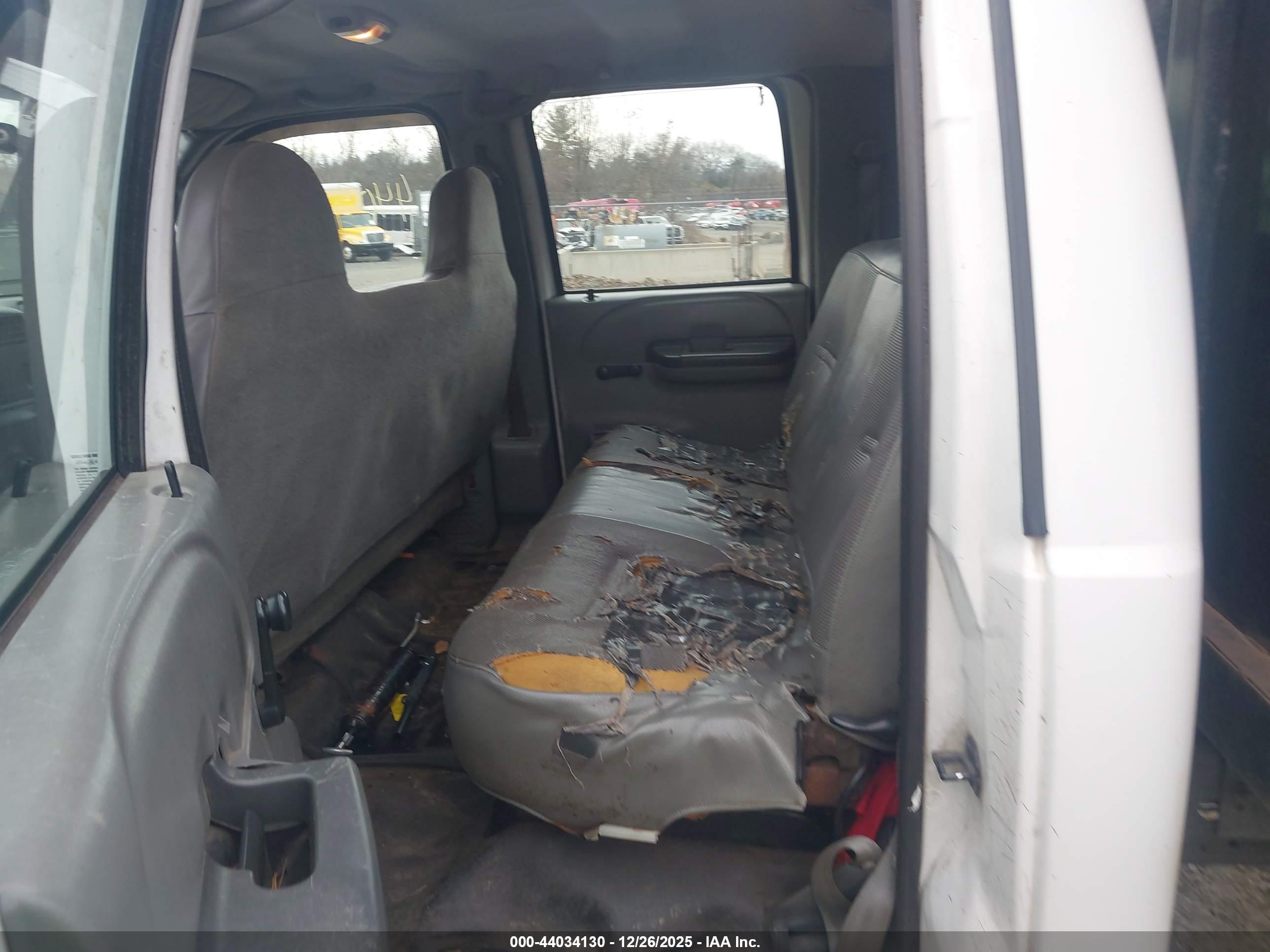 FORD F-550 image 7