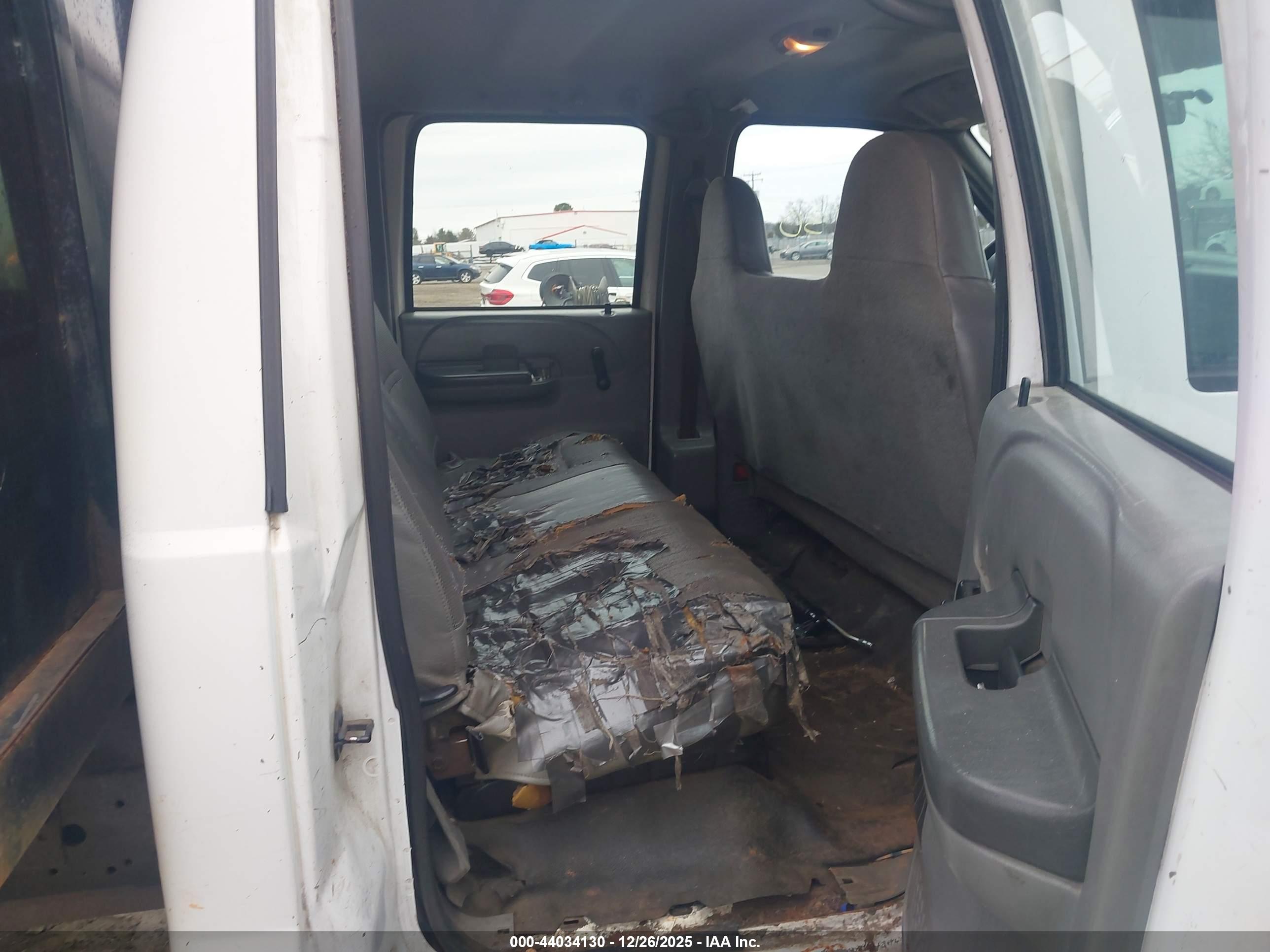 FORD F-550 image 8