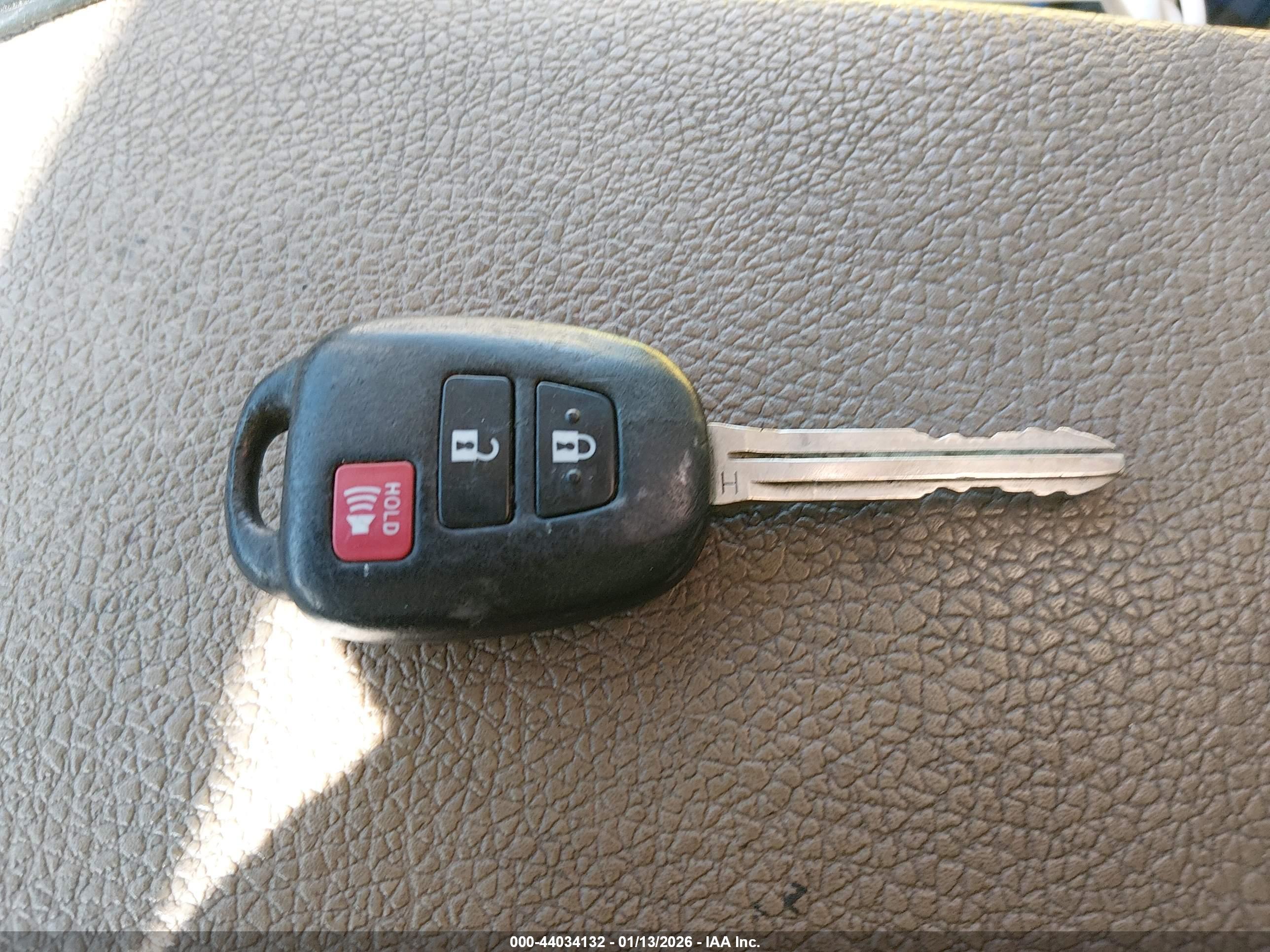 TOYOTA RAV4 image 11