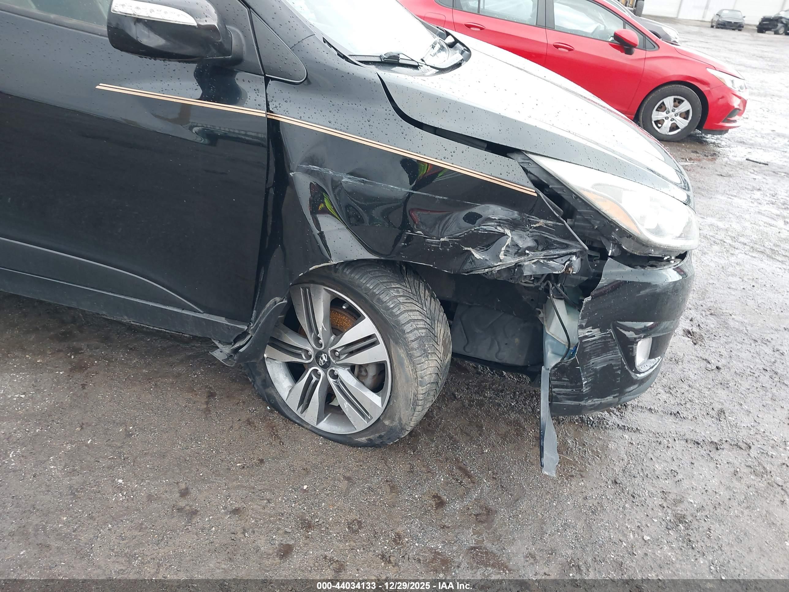 HYUNDAI TUCSON image 6