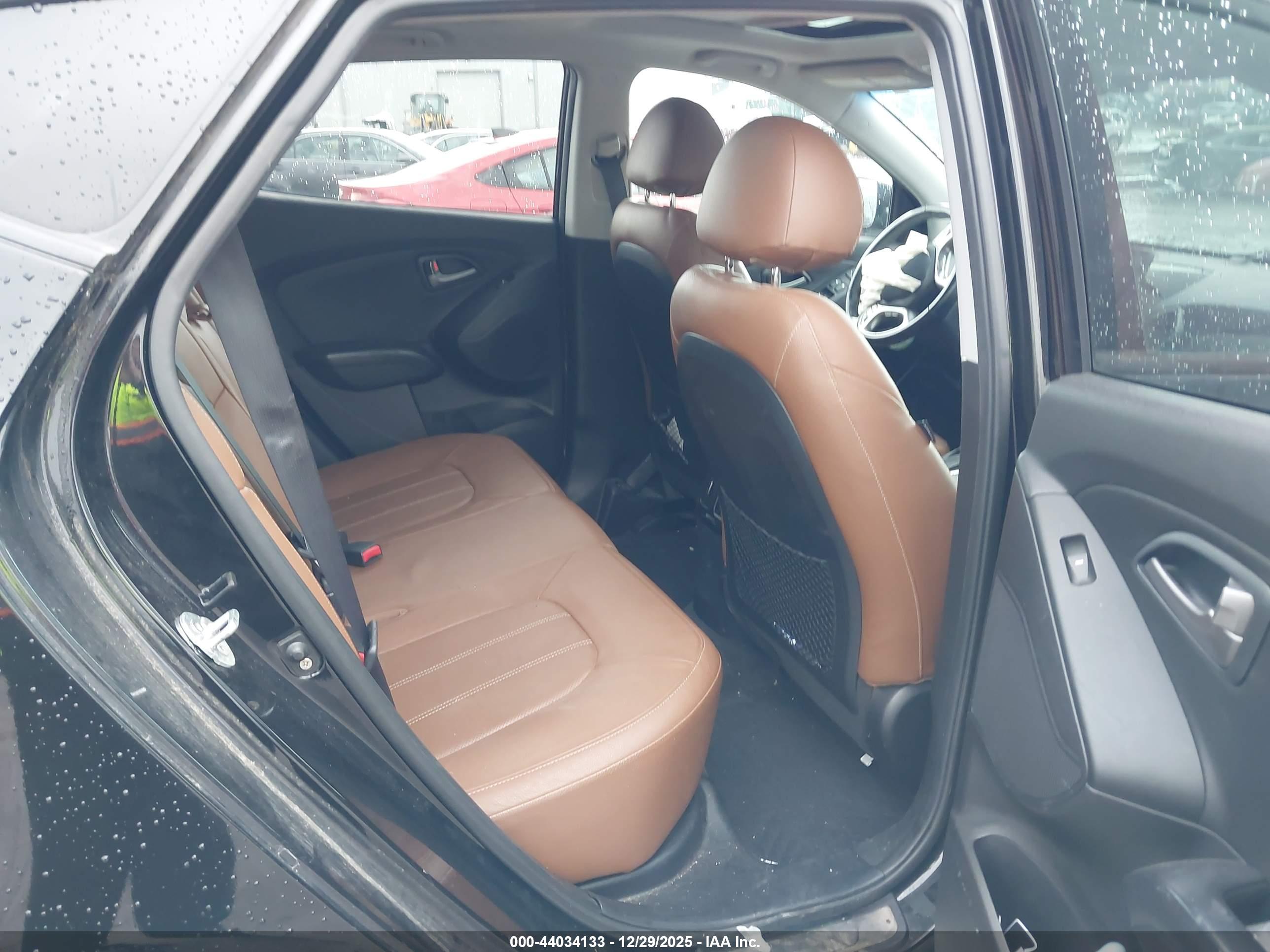 HYUNDAI TUCSON image 8