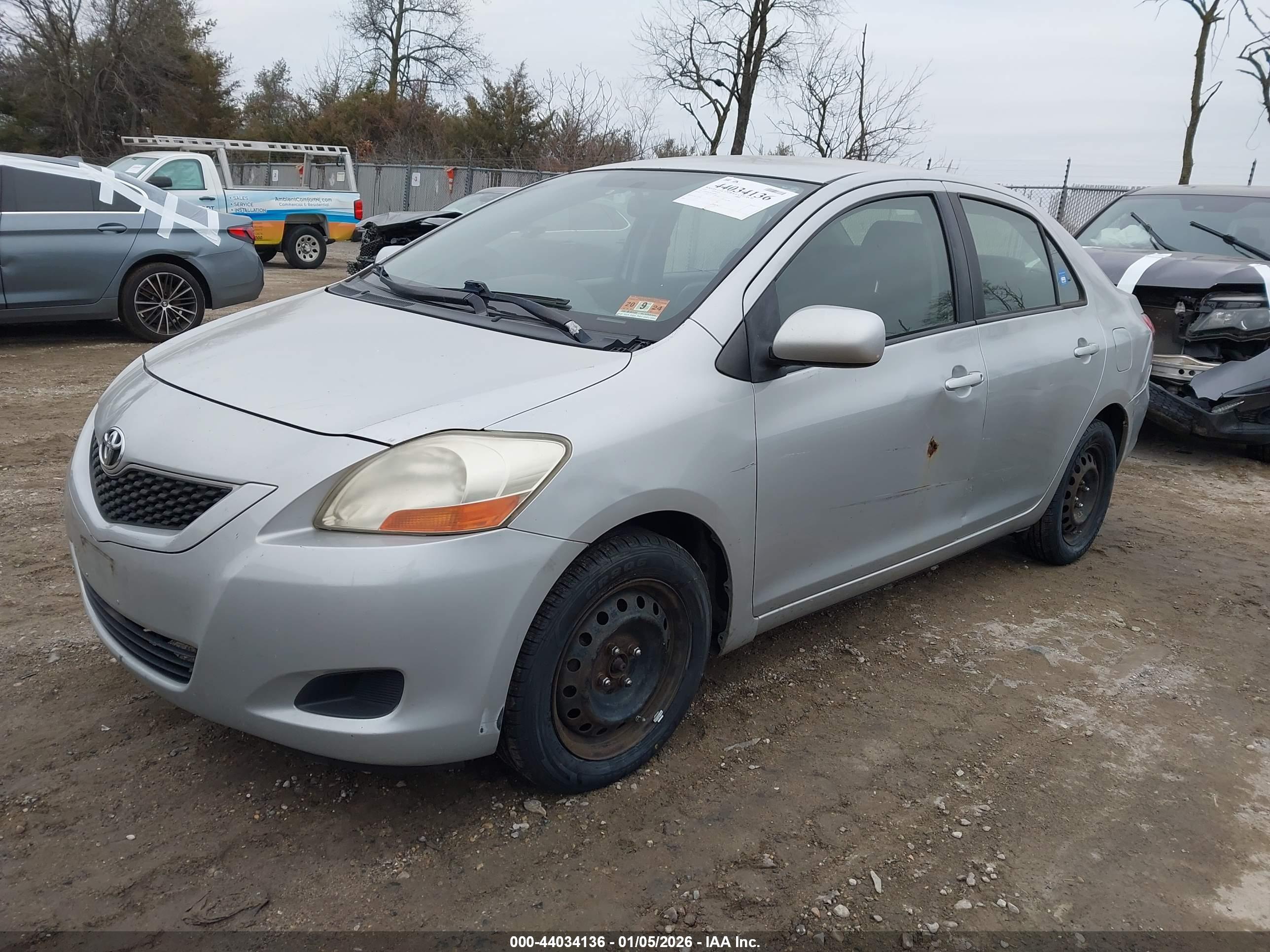 TOYOTA YARIS image 2