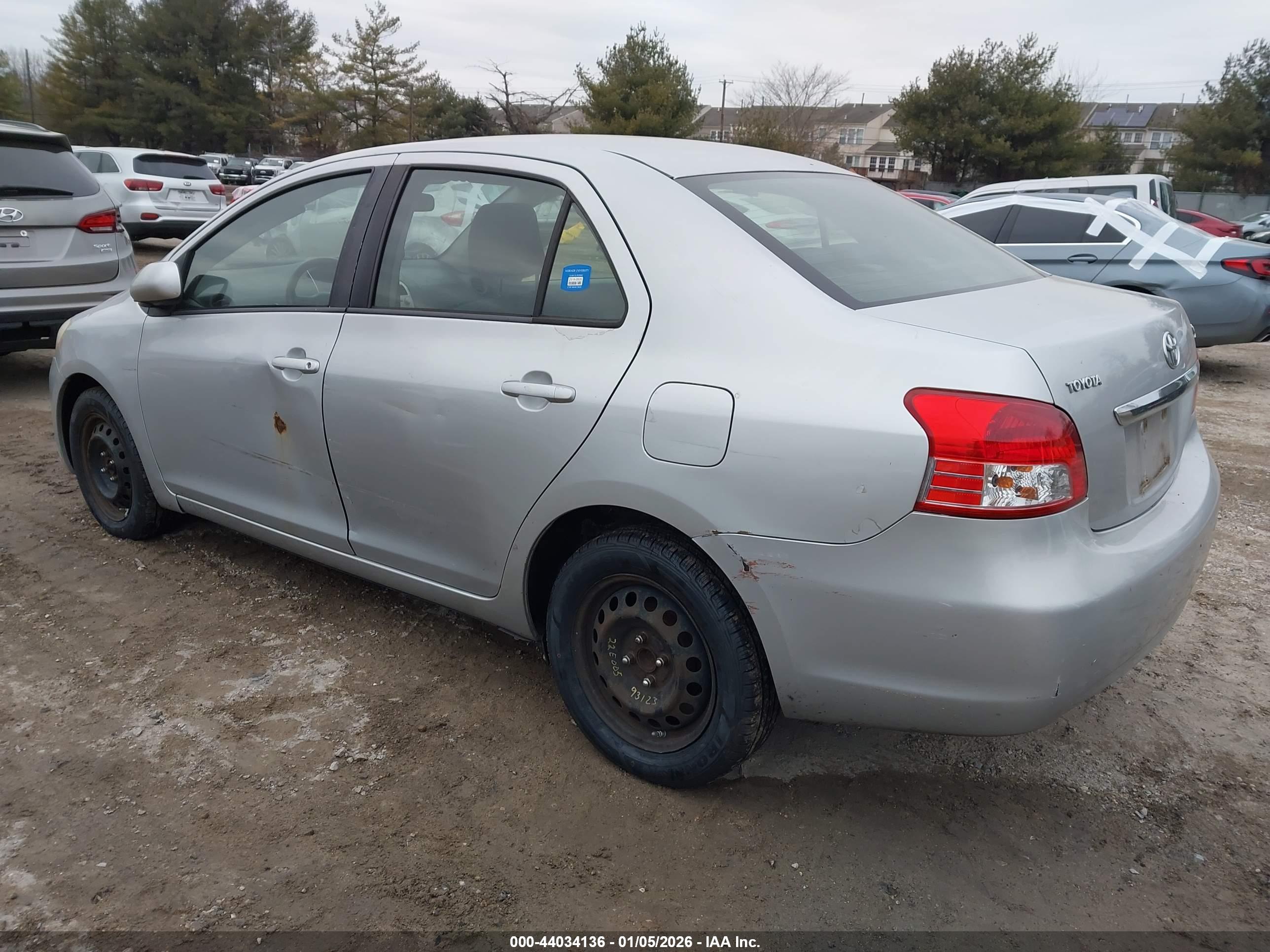 TOYOTA YARIS image 3