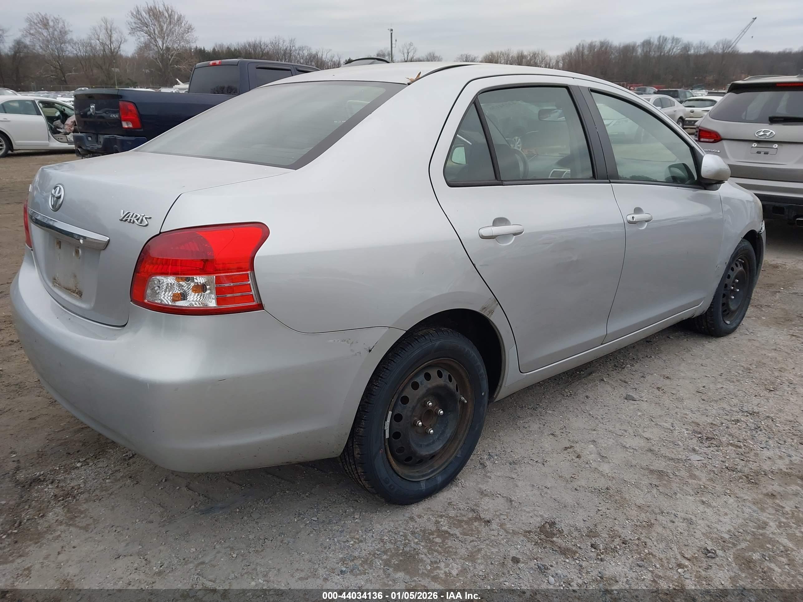 TOYOTA YARIS image 4