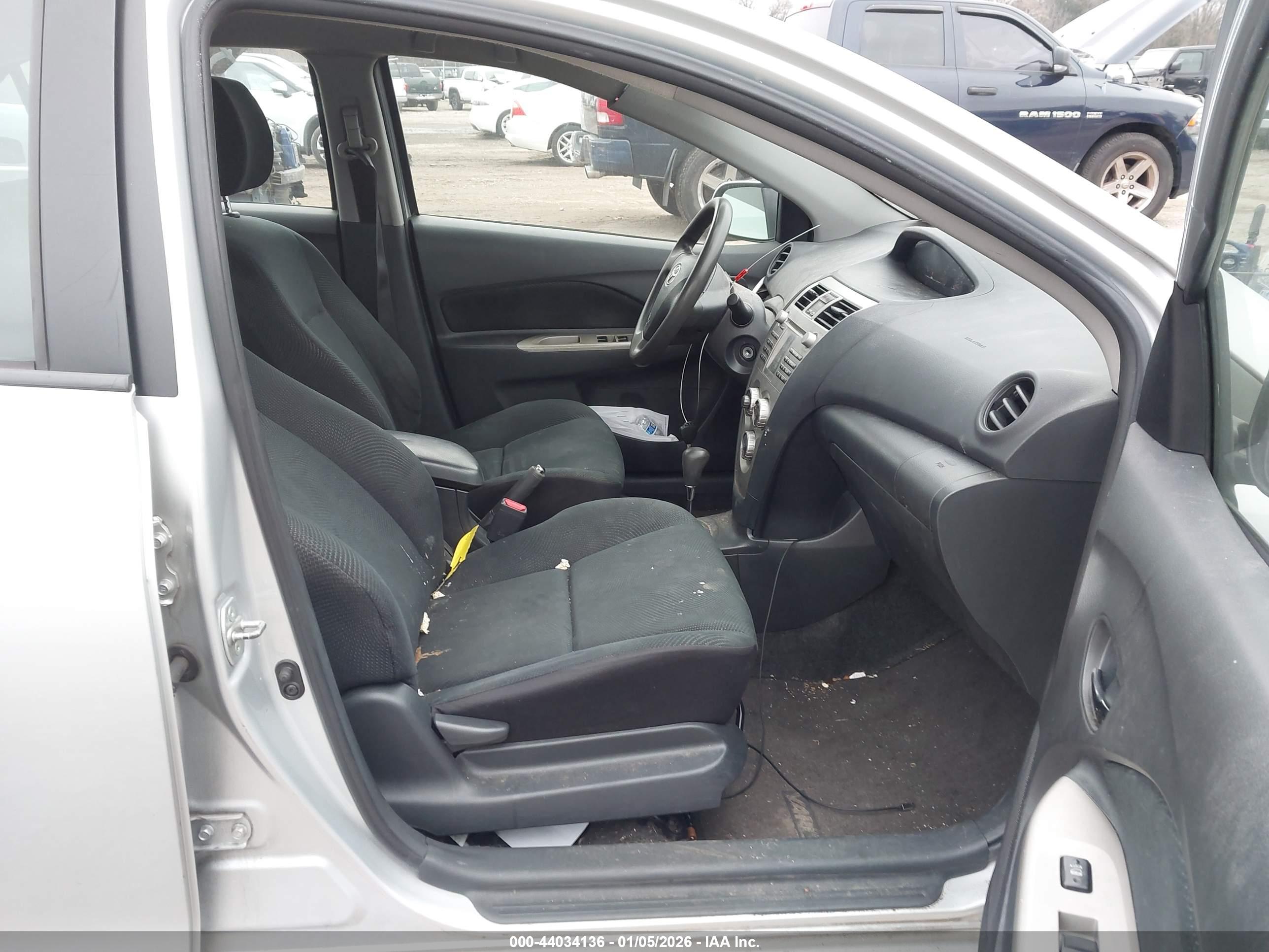 TOYOTA YARIS image 5