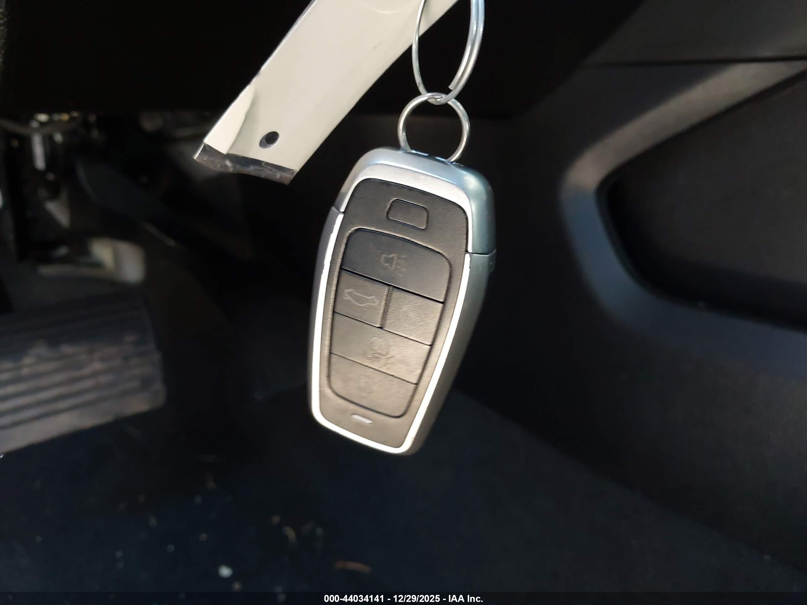 CHEVROLET TAHOE image 11