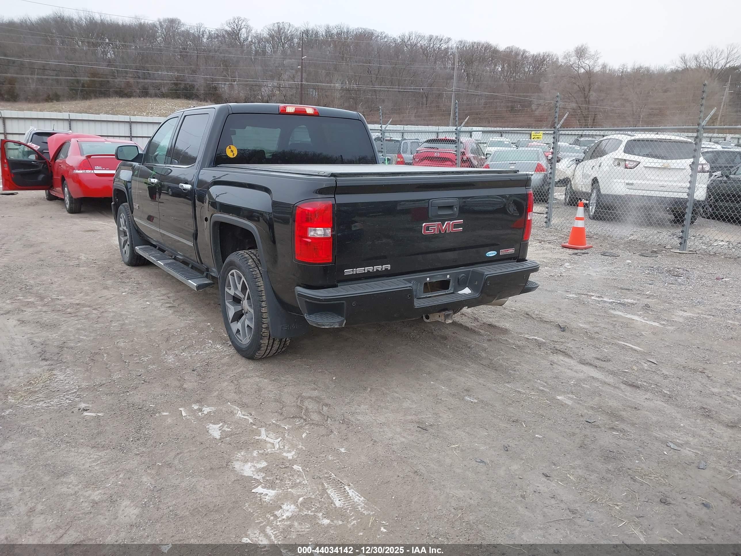 GMC SIERRA image 3