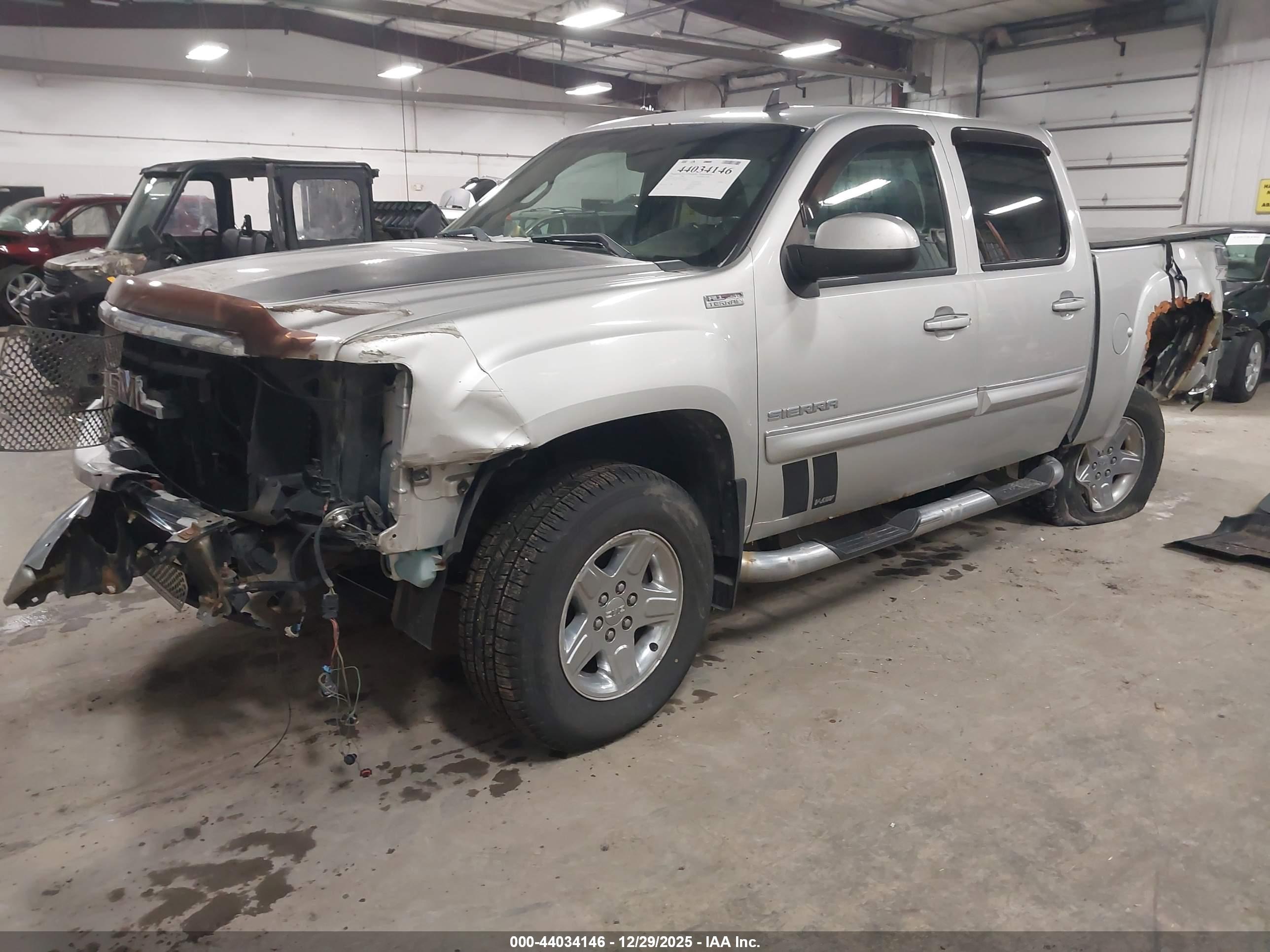 GMC SIERRA image 2