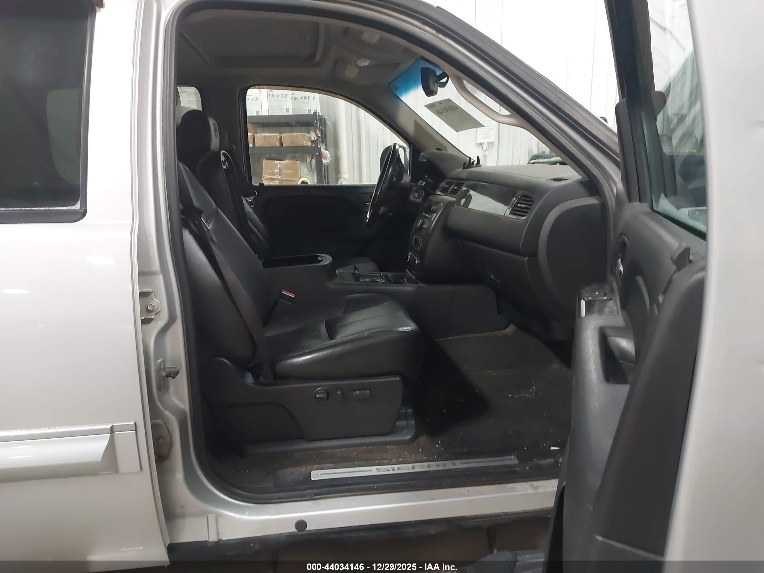 GMC SIERRA image 5