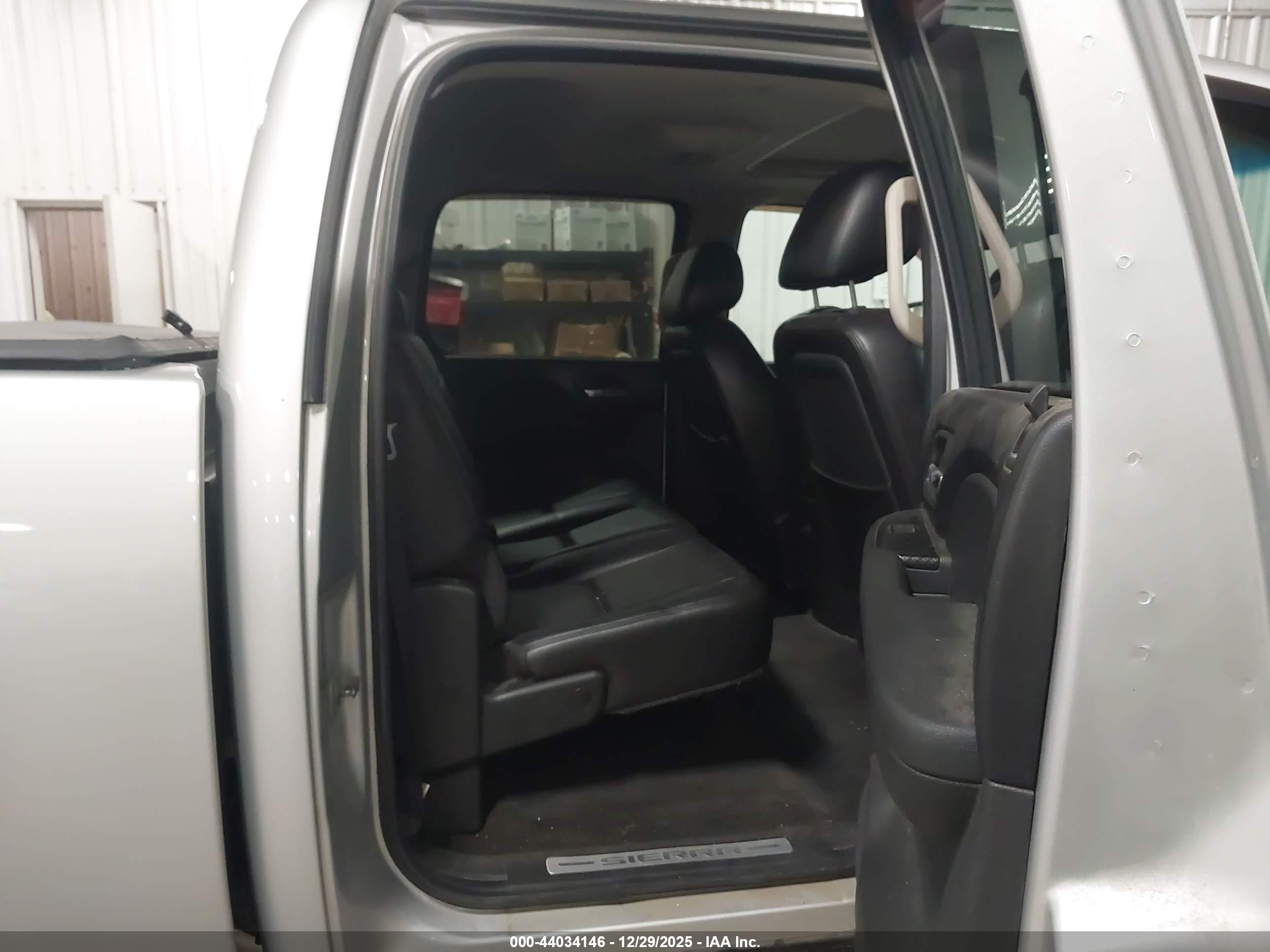 GMC SIERRA image 8