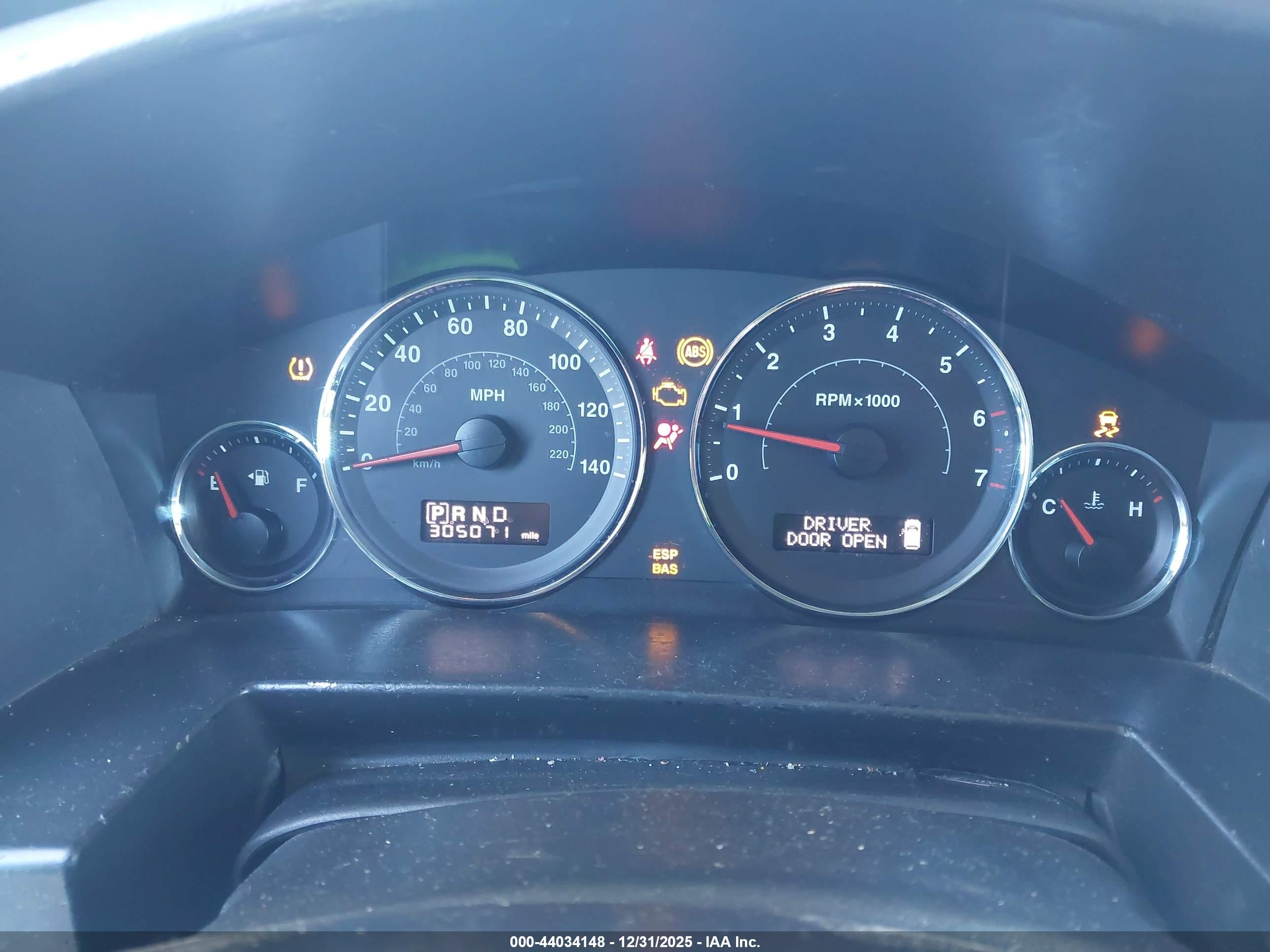 JEEP COMMANDER image 7