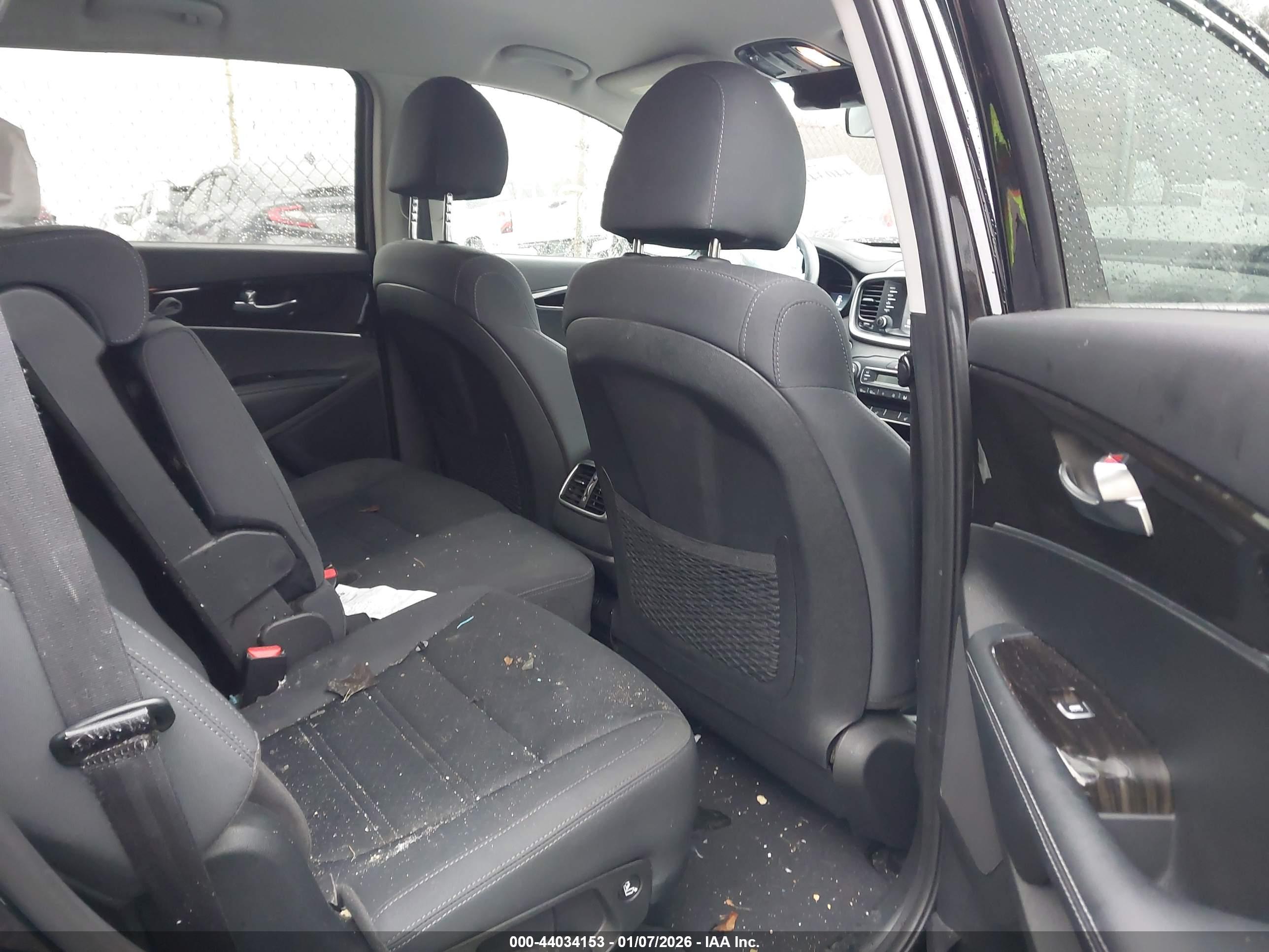 KIA SORENTO image 8