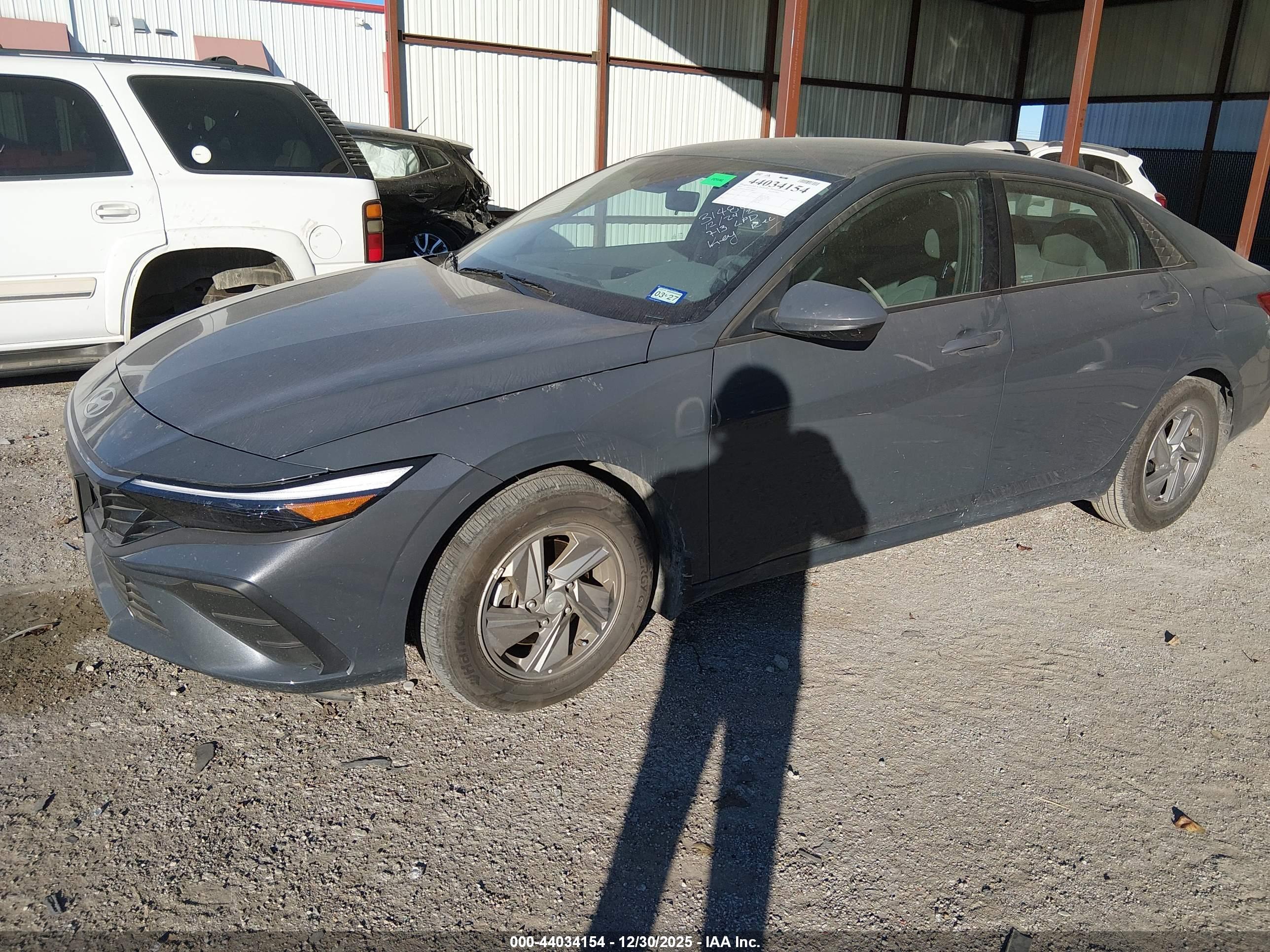 HYUNDAI ELANTRA image 2