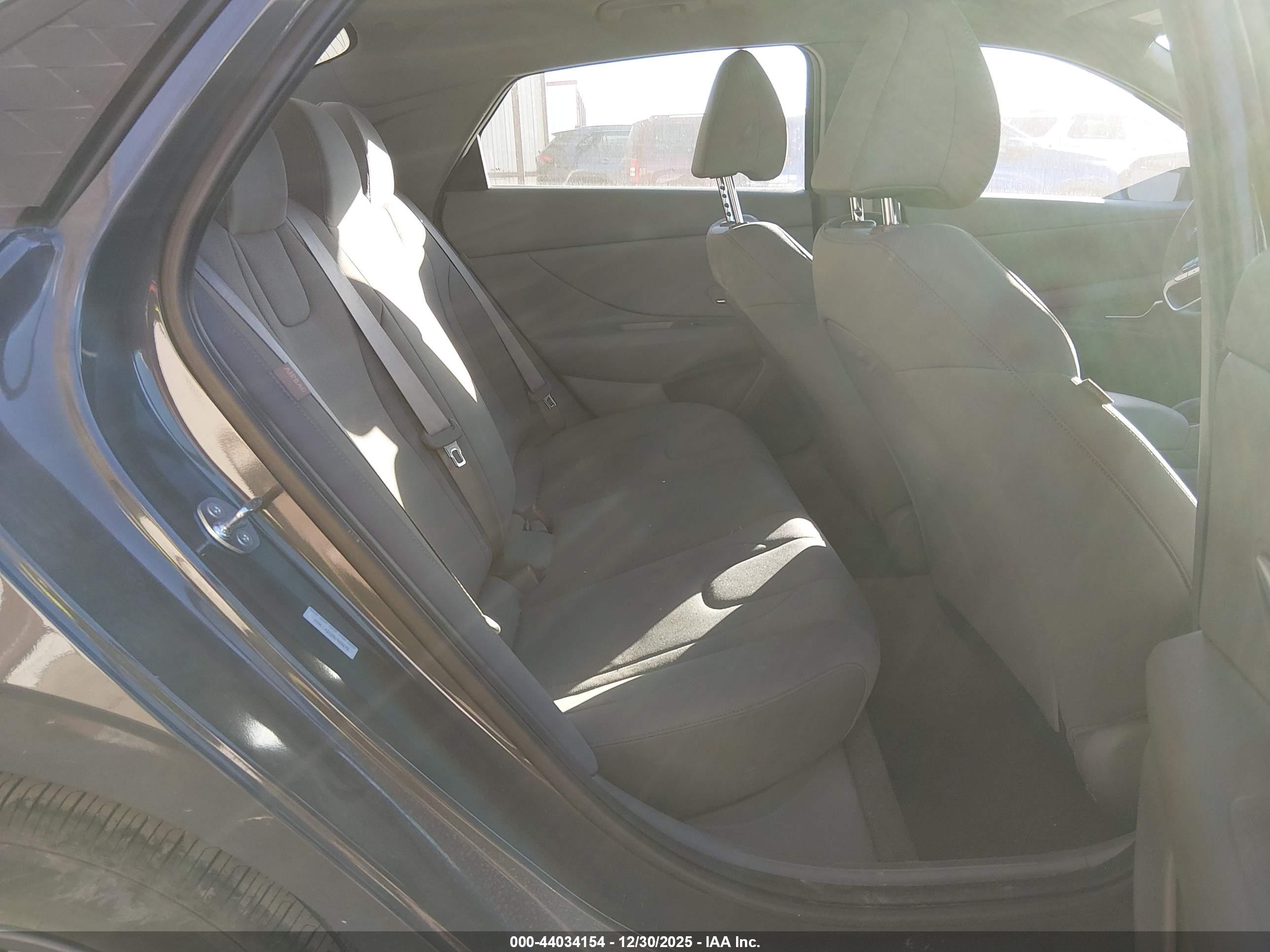 HYUNDAI ELANTRA image 8