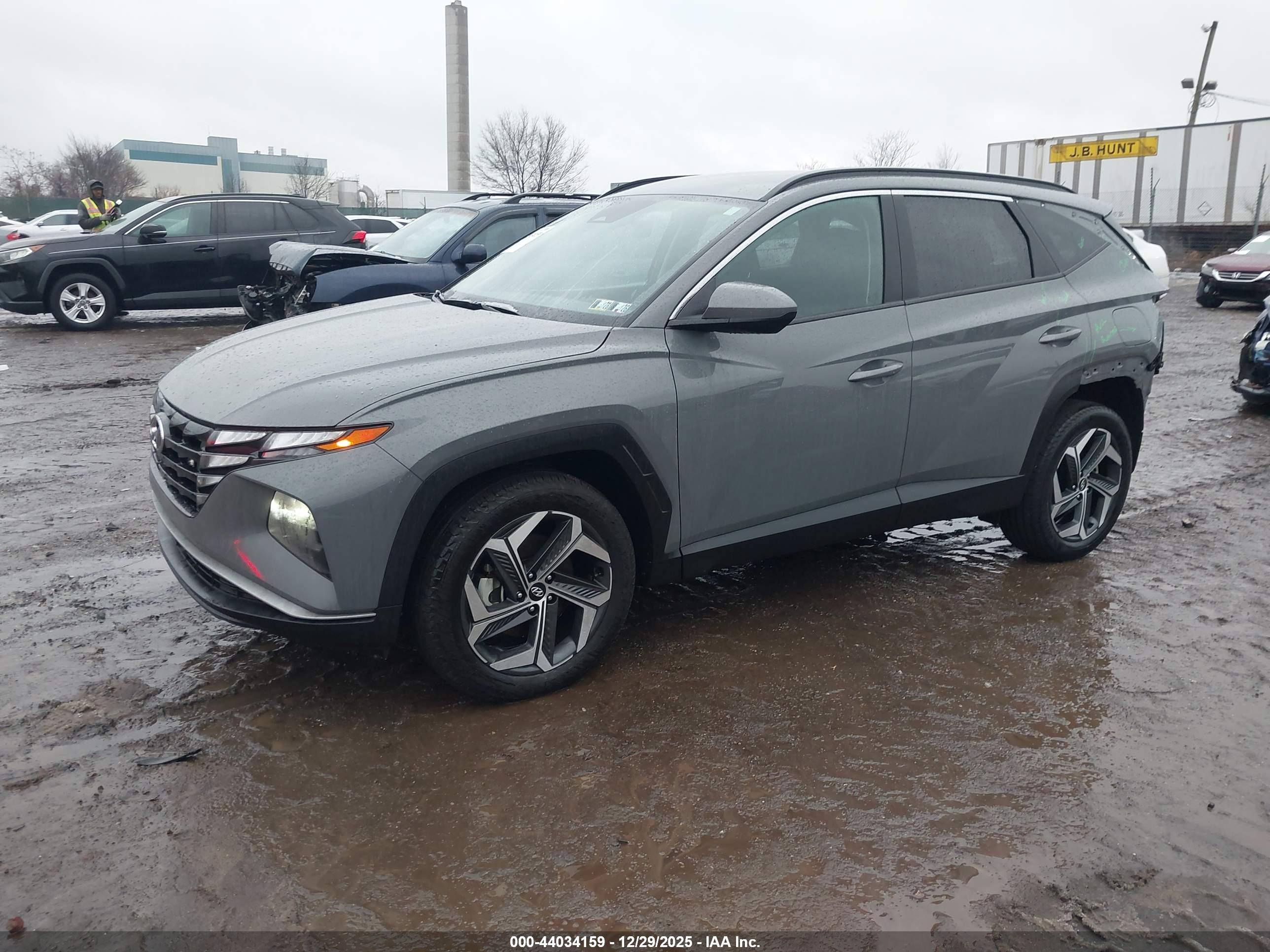 HYUNDAI TUCSON image 2