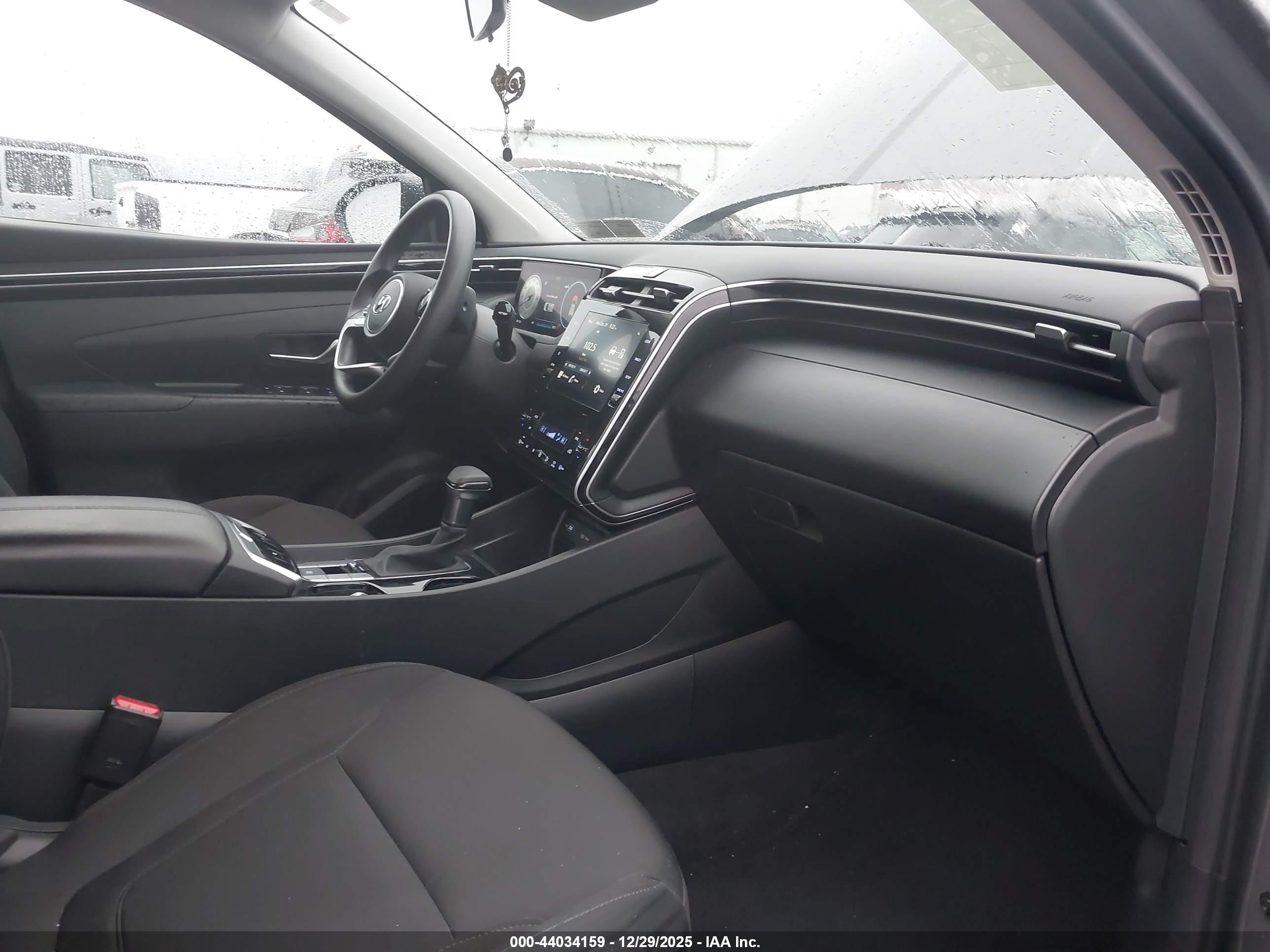 HYUNDAI TUCSON image 5