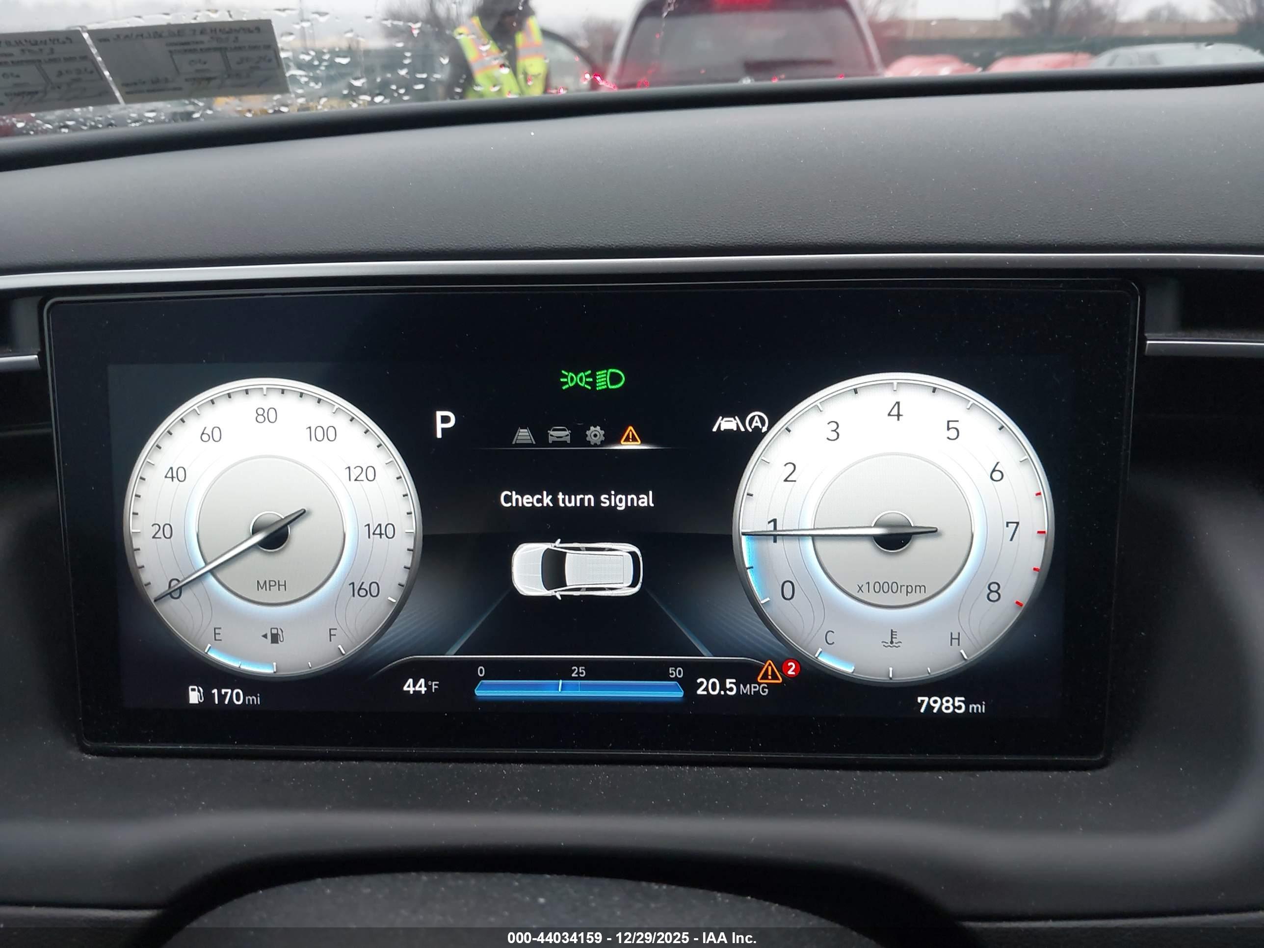 HYUNDAI TUCSON image 7