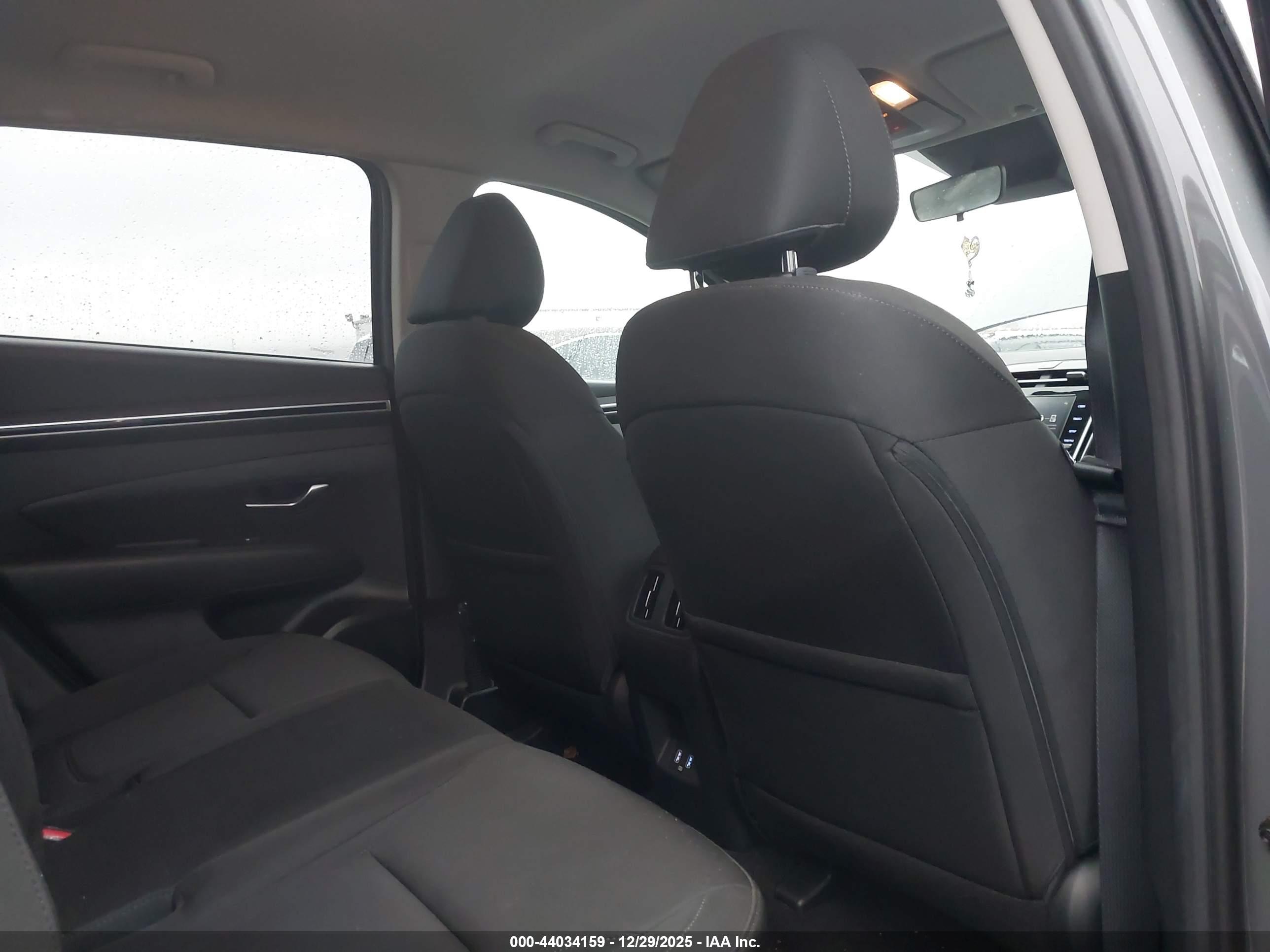 HYUNDAI TUCSON image 8