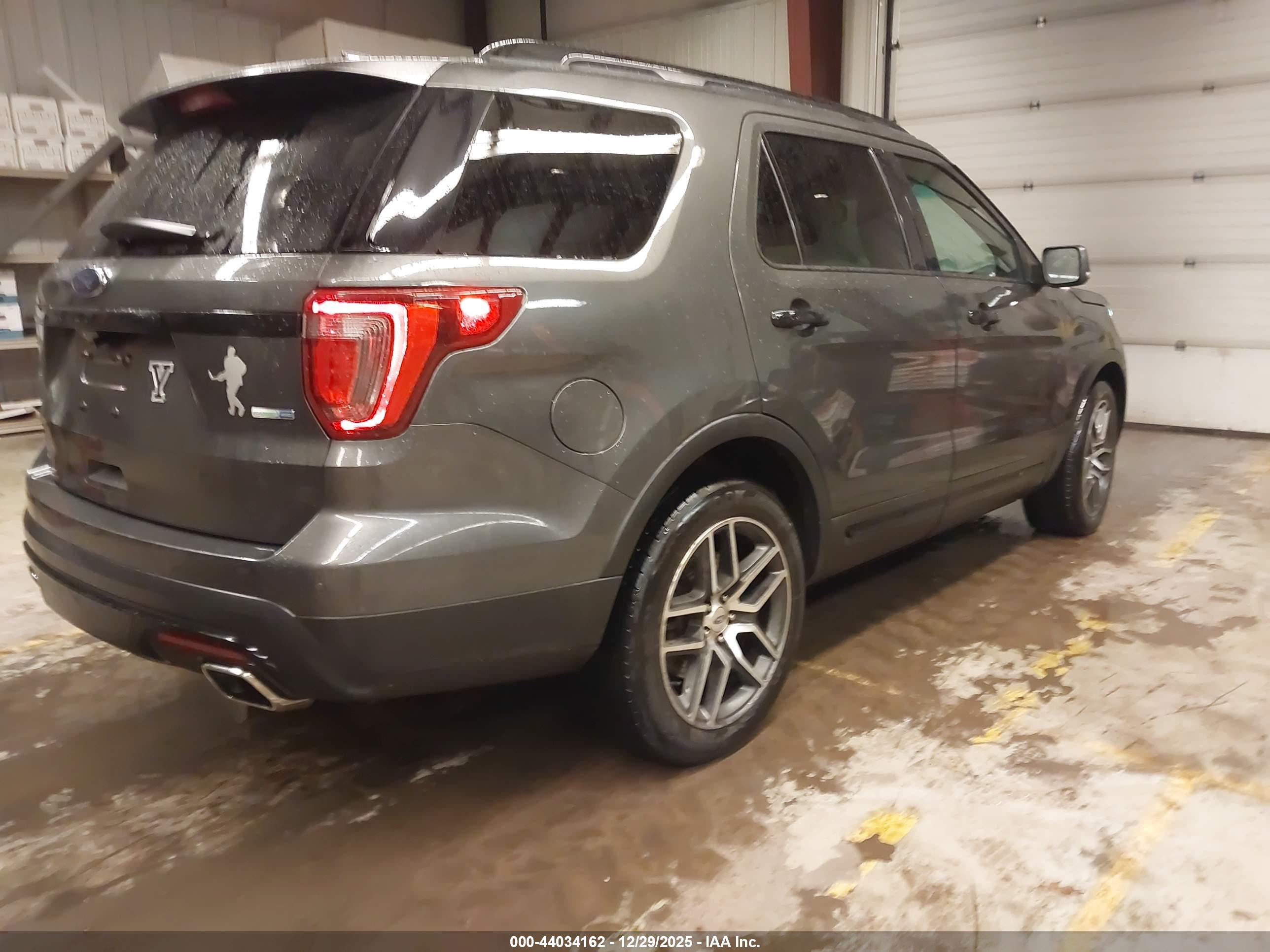 FORD EXPLORER image 4