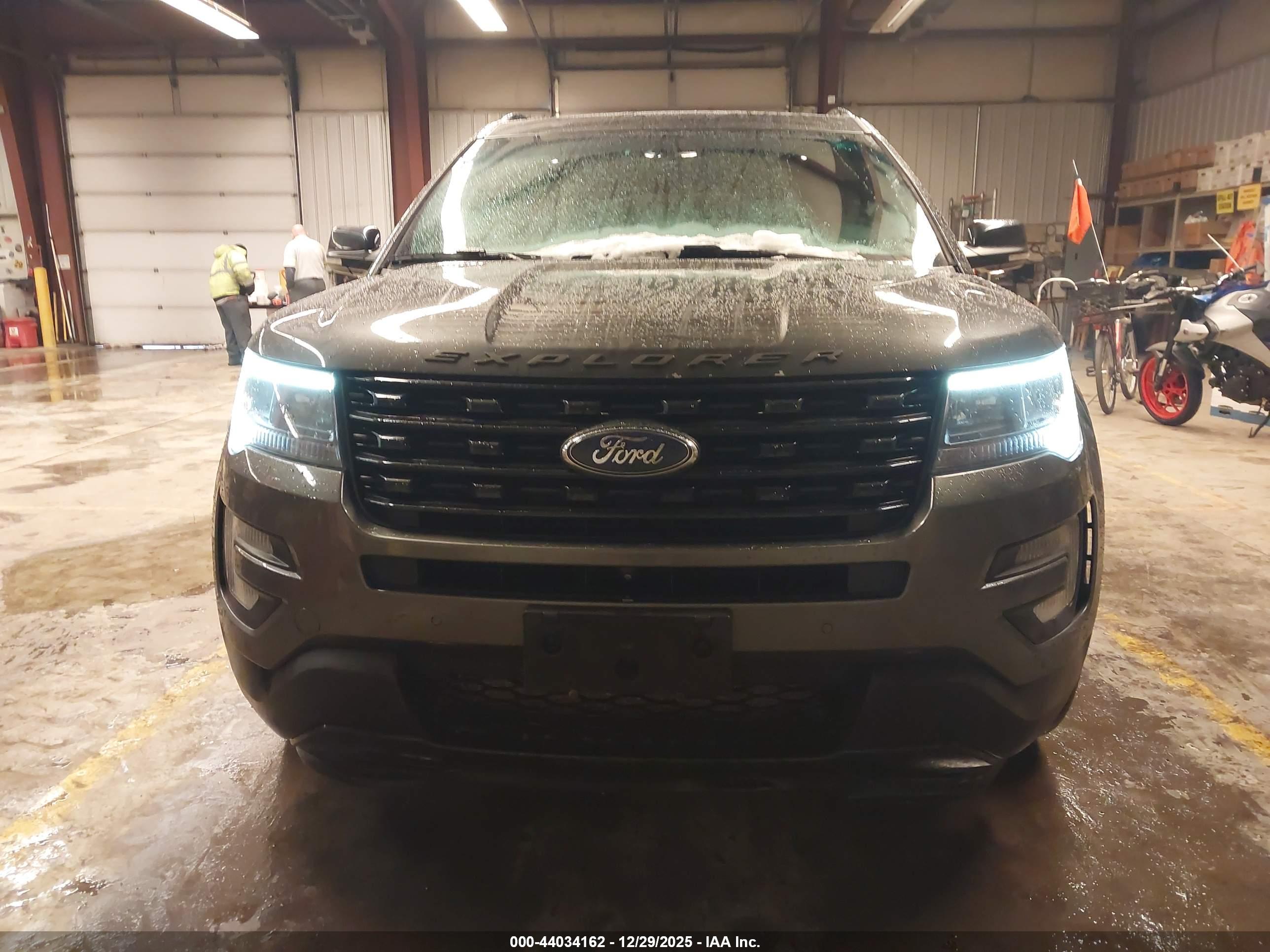 FORD EXPLORER image 6