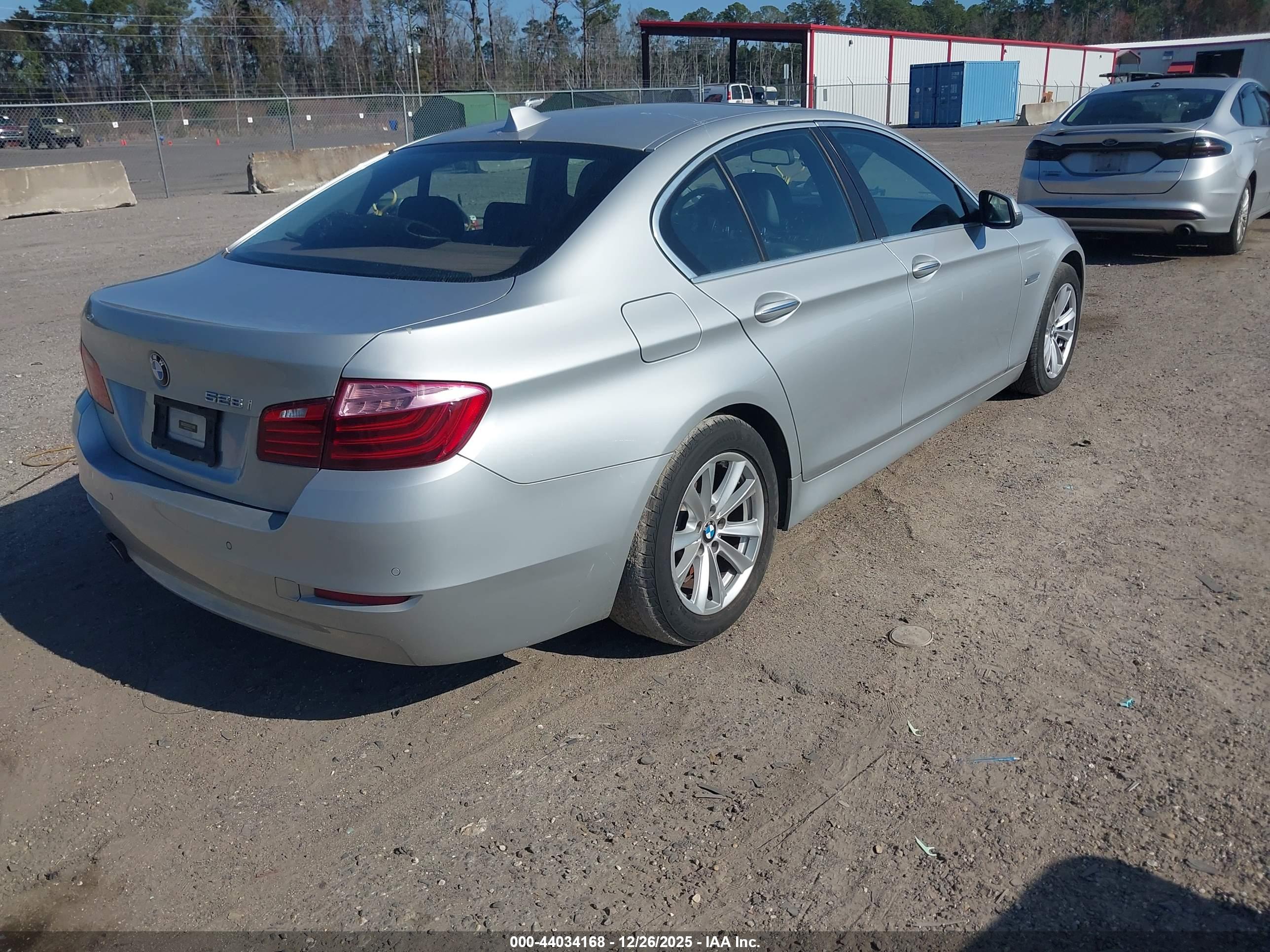 BMW 528I image 4