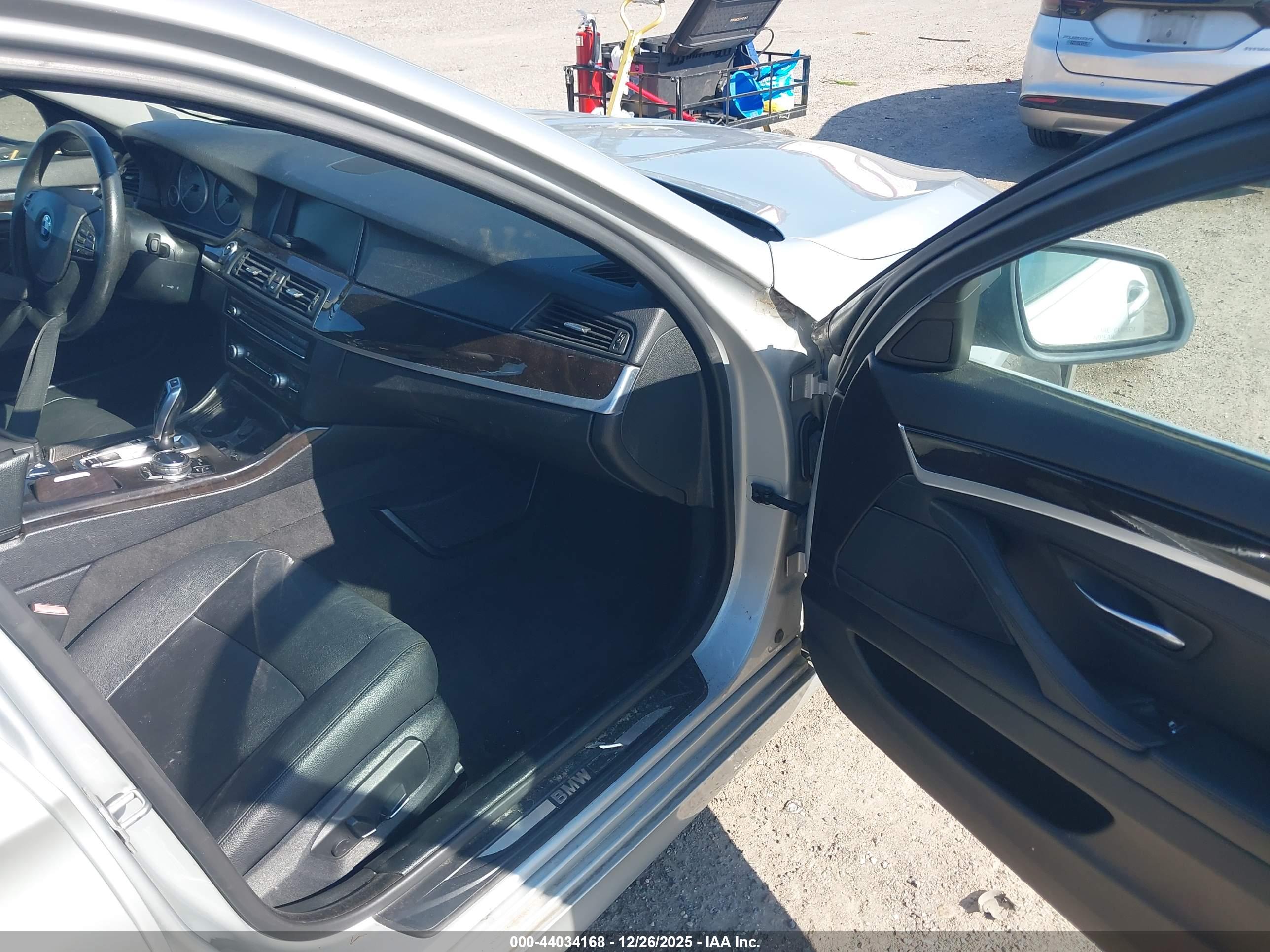 BMW 528I image 5