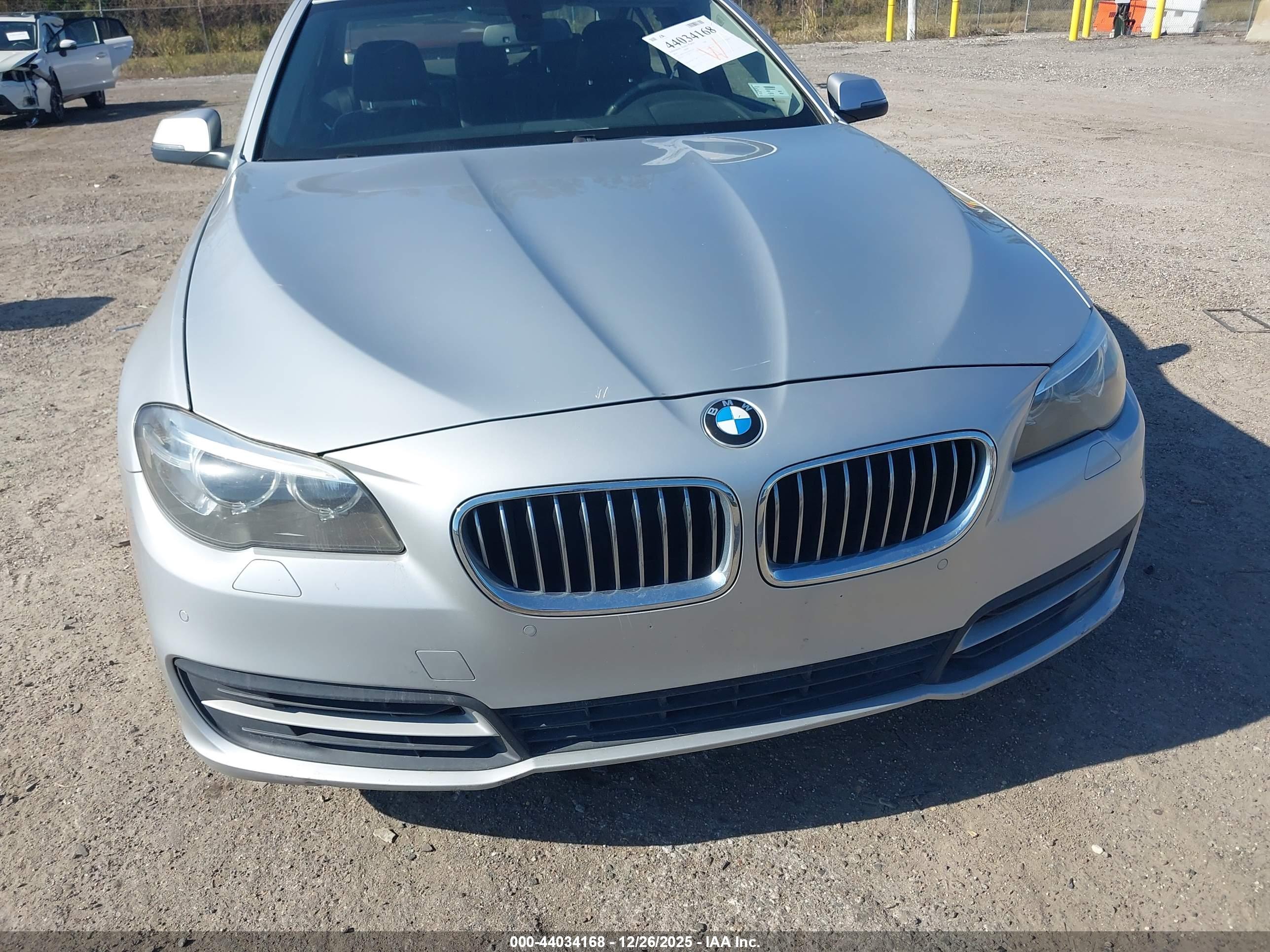 BMW 528I image 6