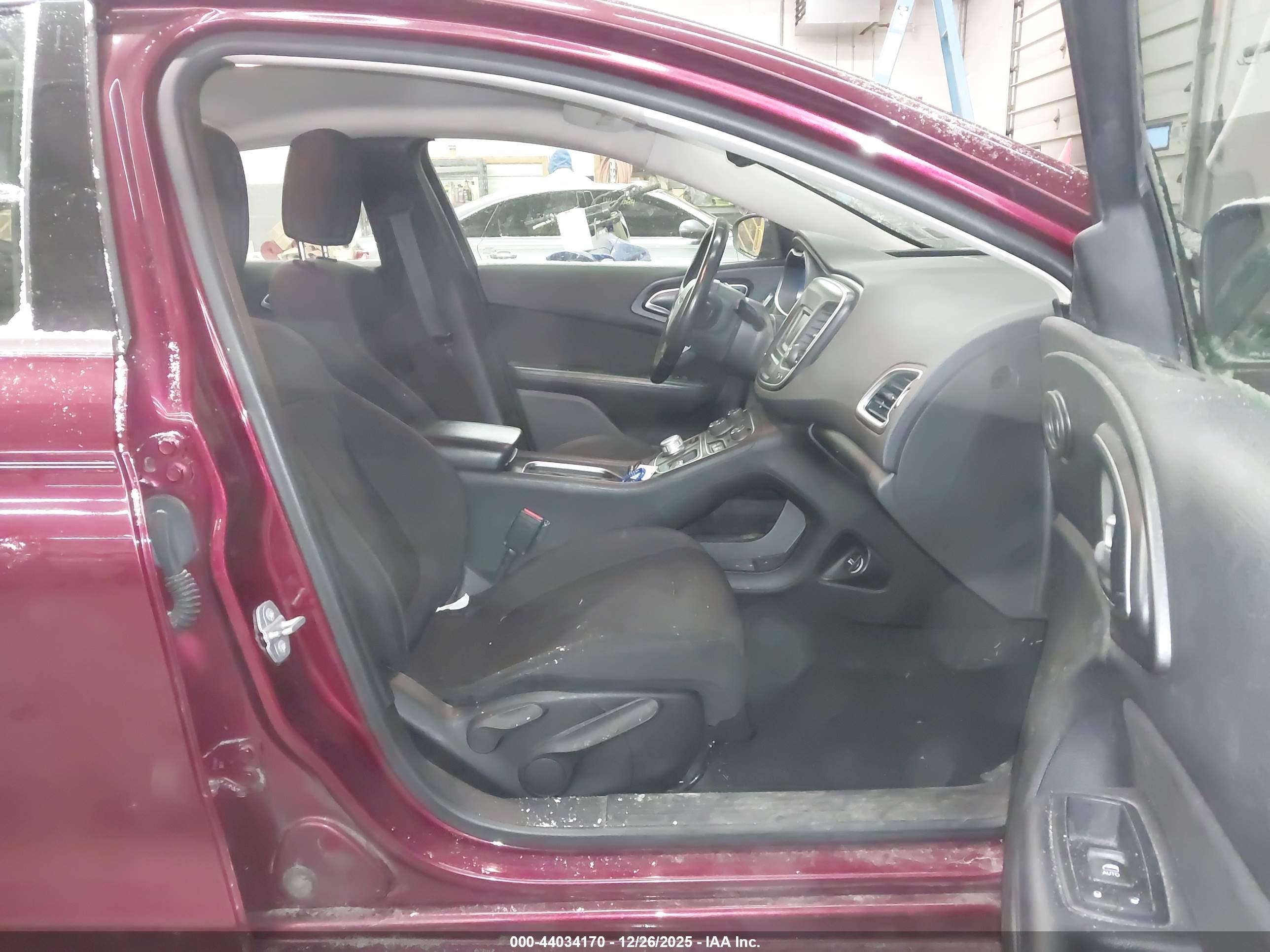 CHRYSLER 200 image 5