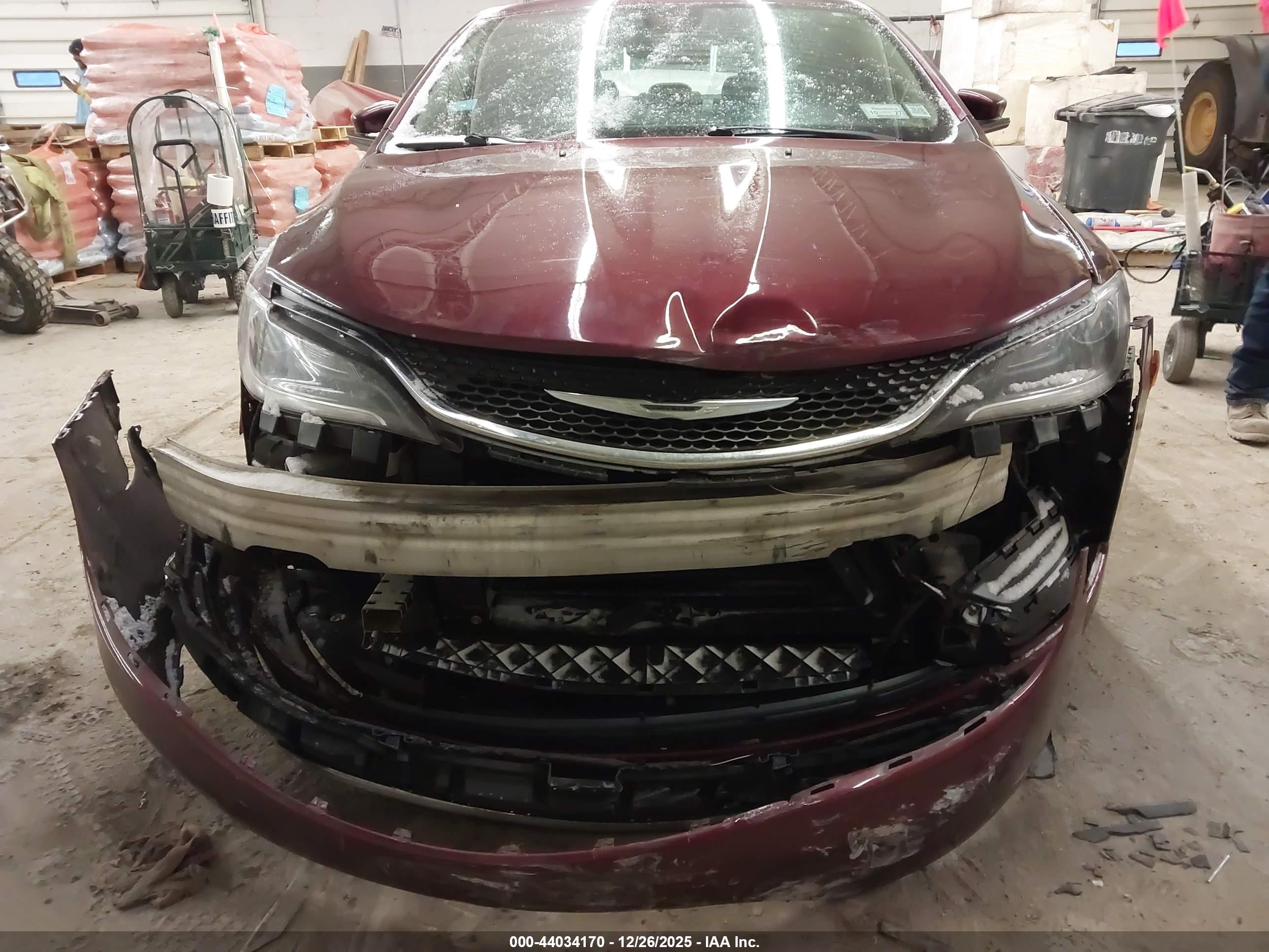 CHRYSLER 200 image 6