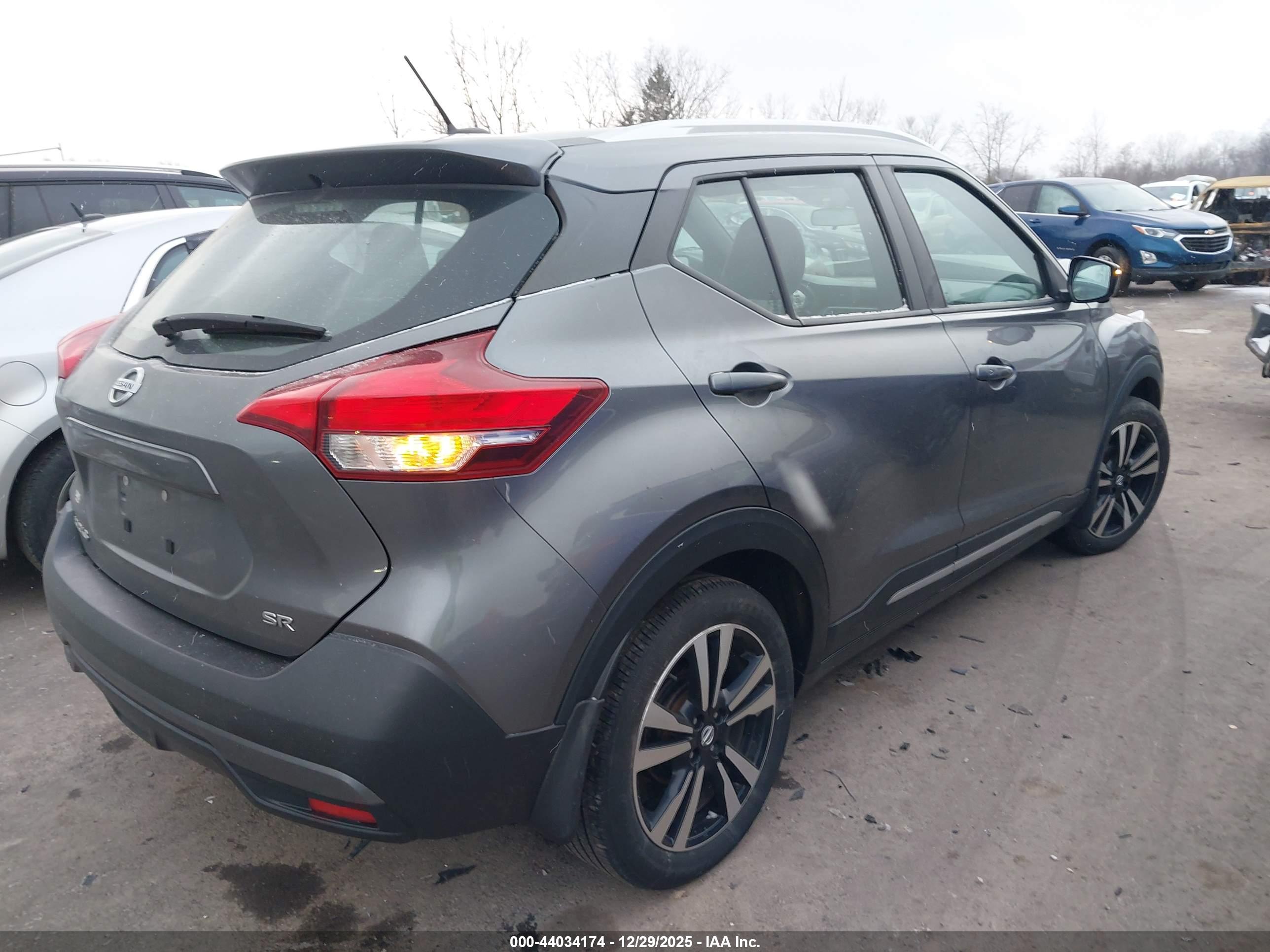 NISSAN KICKS image 4