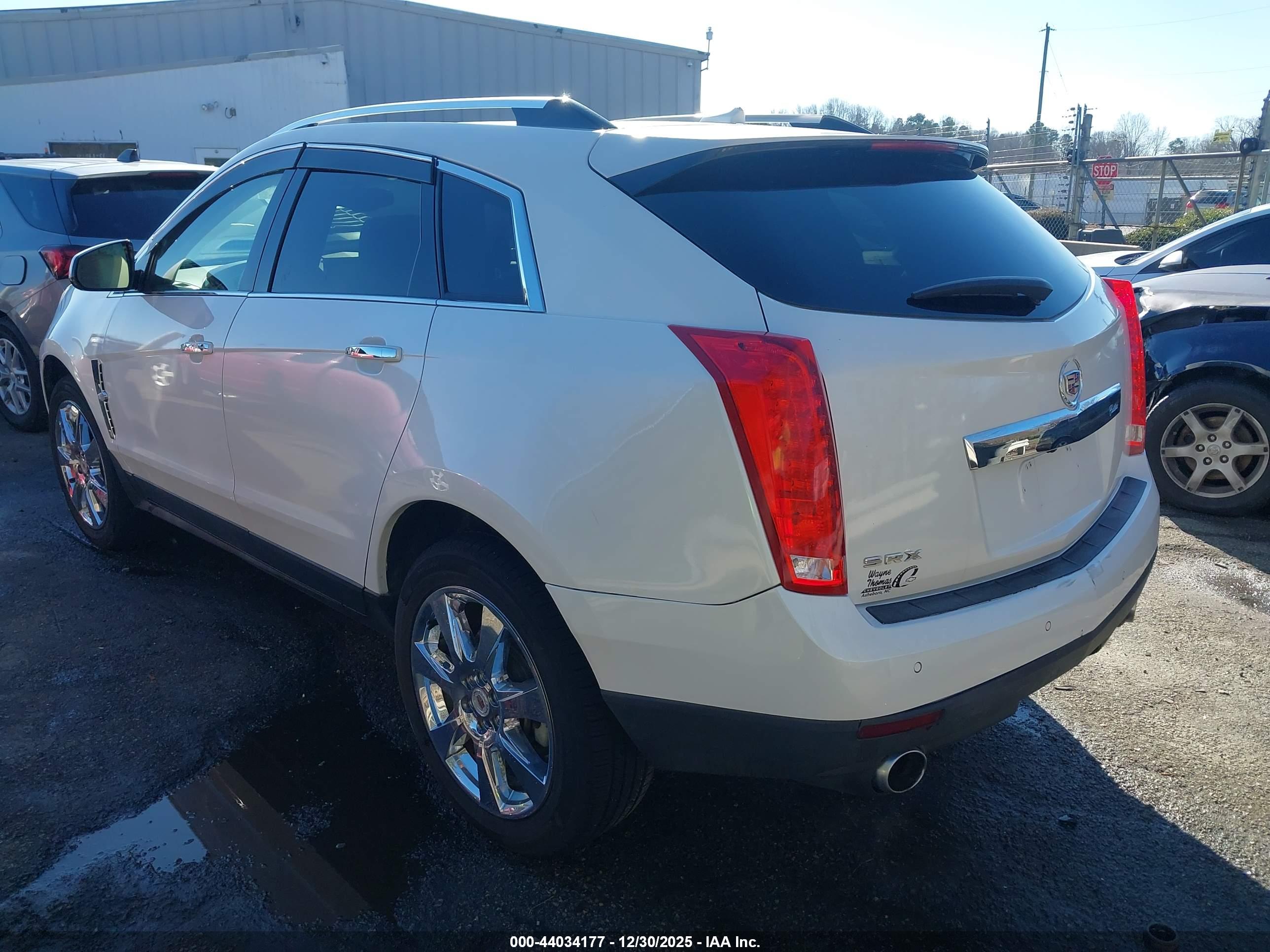 CADILLAC SRX image 3
