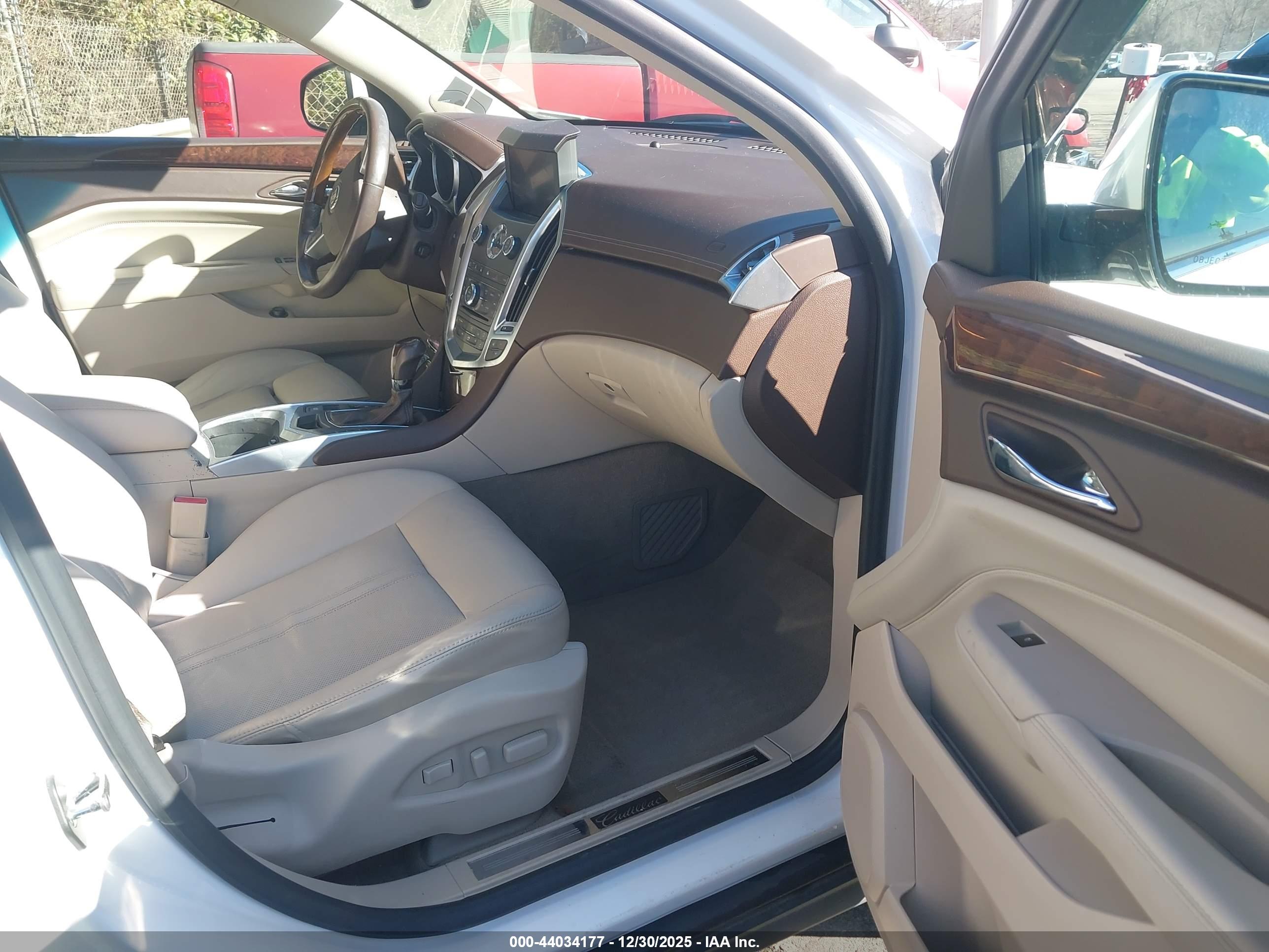 CADILLAC SRX image 5
