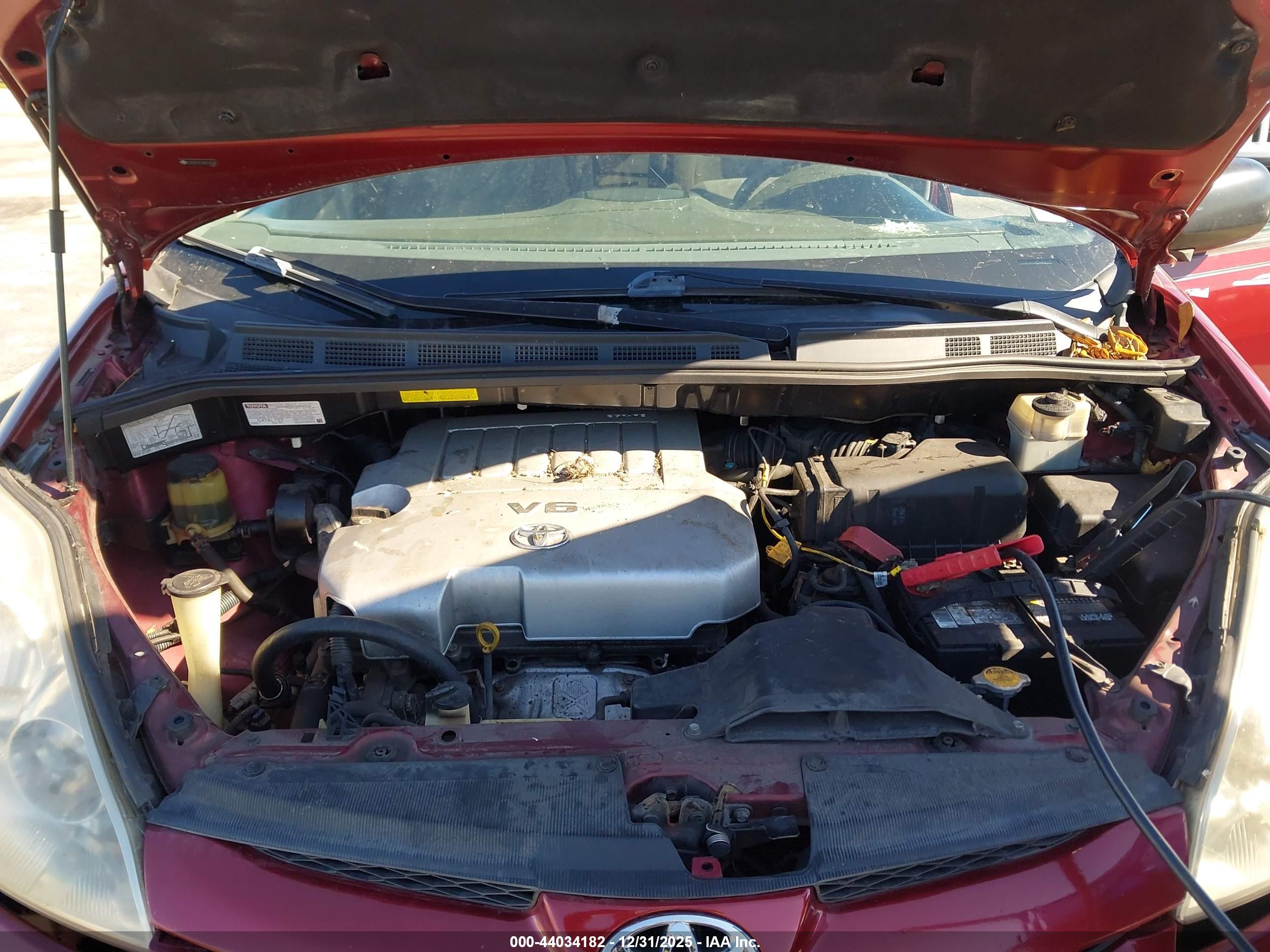 TOYOTA SIENNA image 10
