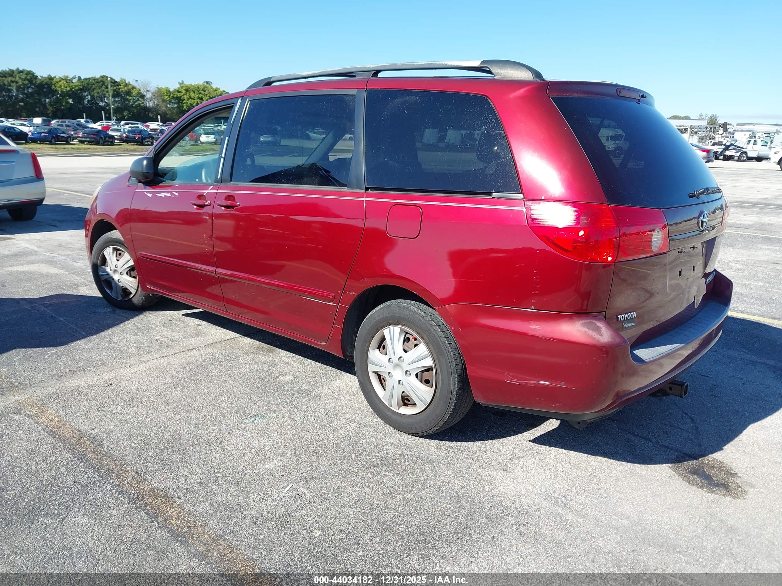TOYOTA SIENNA image 3