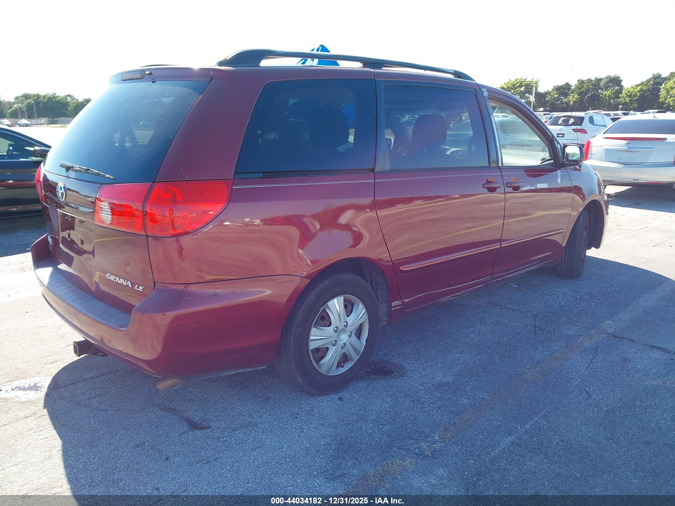 TOYOTA SIENNA image 4