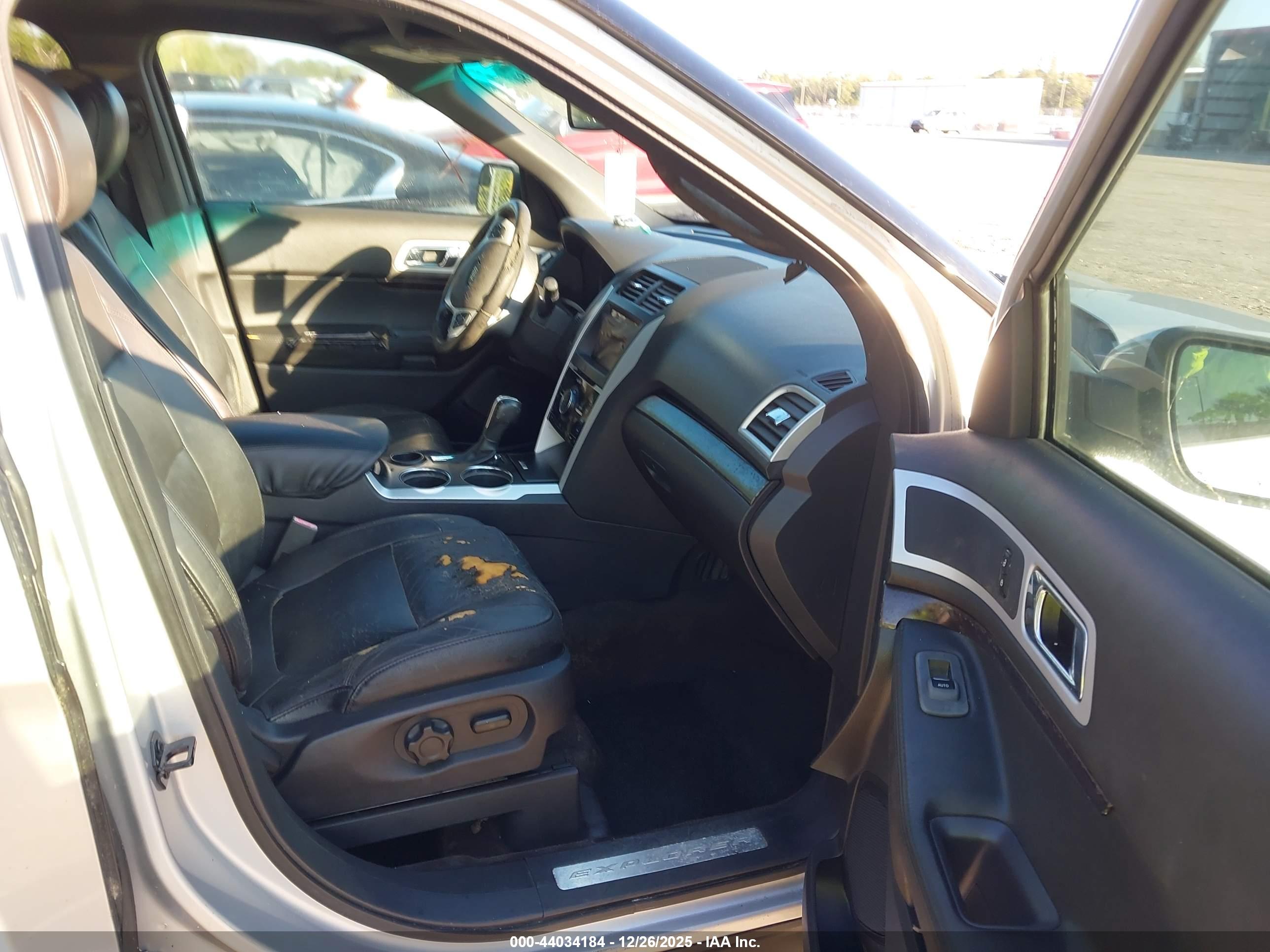 FORD EXPLORER image 5