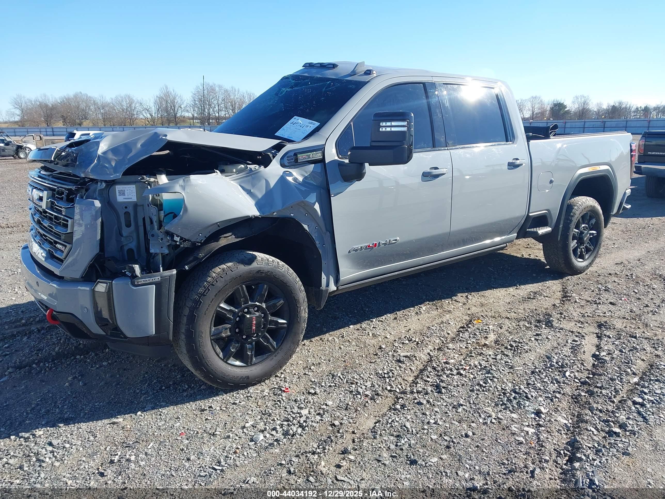 GMC SIERRA image 2