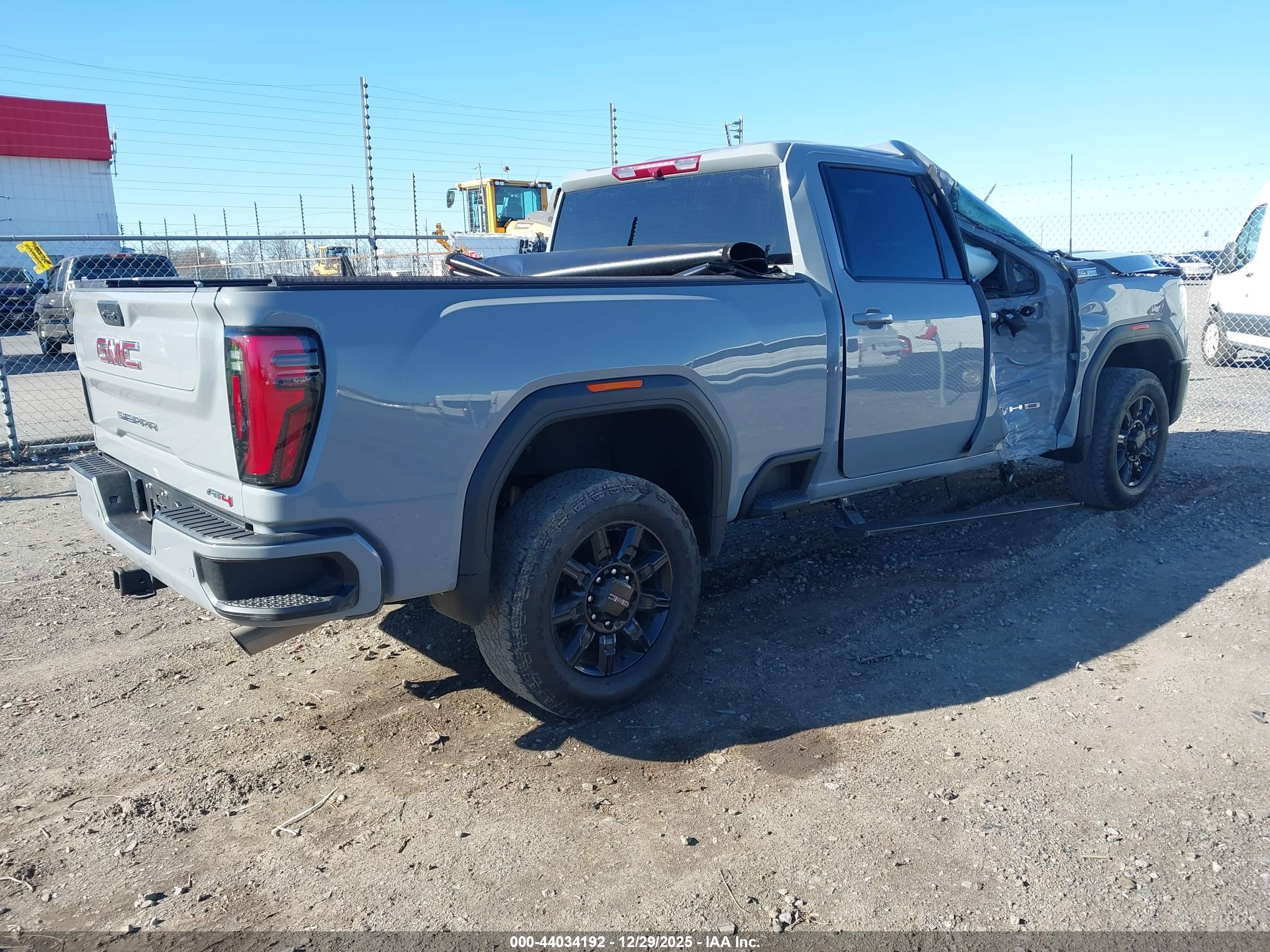 GMC SIERRA image 4