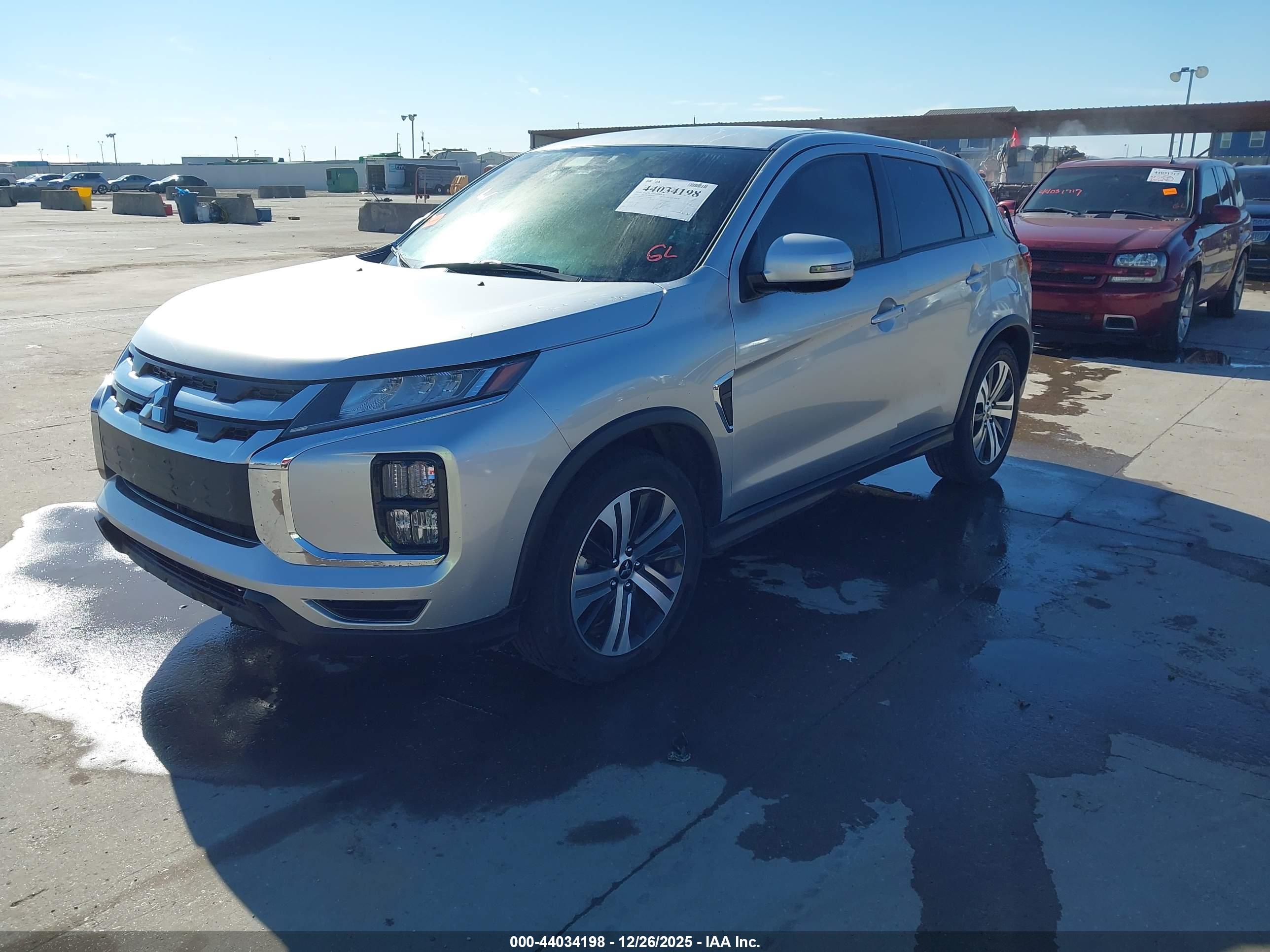 MITSUBISHI OUTLANDER image 2