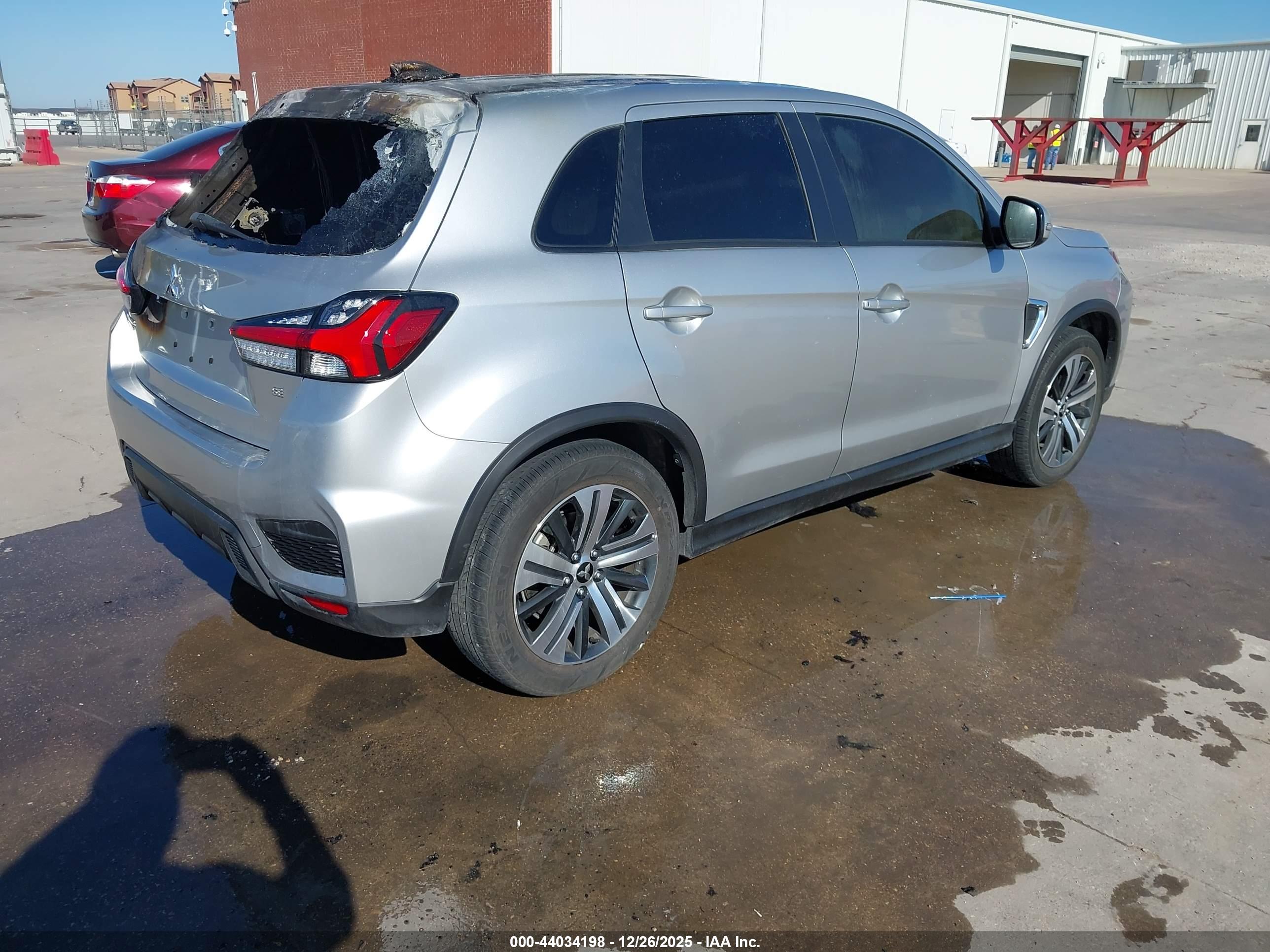MITSUBISHI OUTLANDER image 4