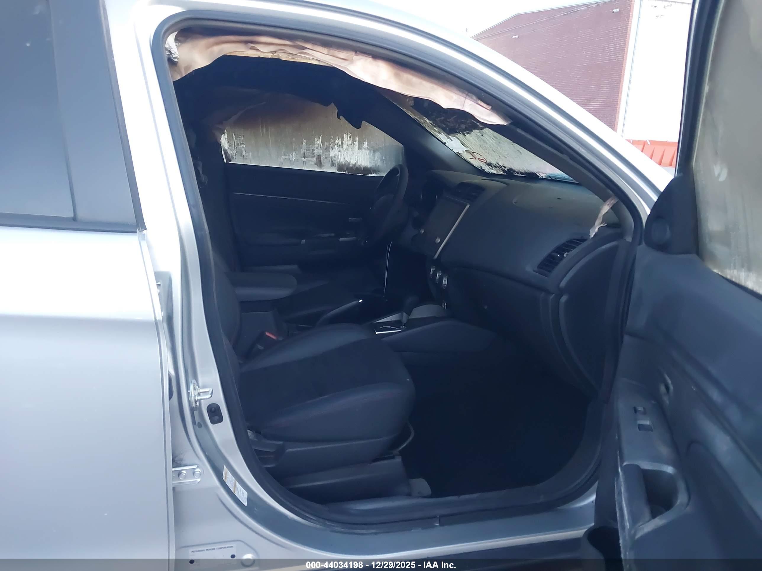 MITSUBISHI OUTLANDER image 5