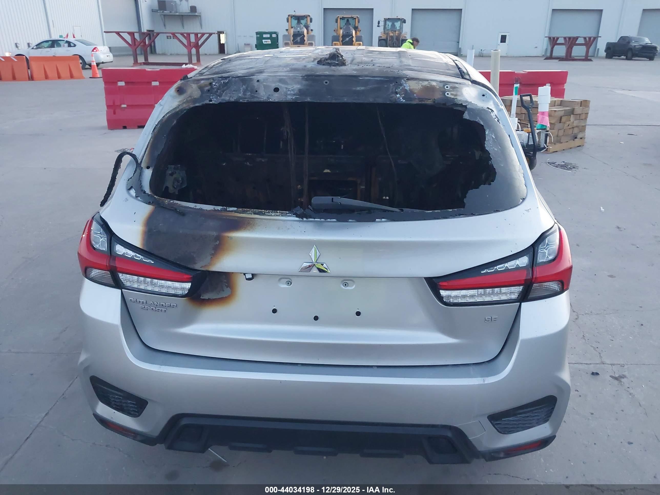 MITSUBISHI OUTLANDER image 6