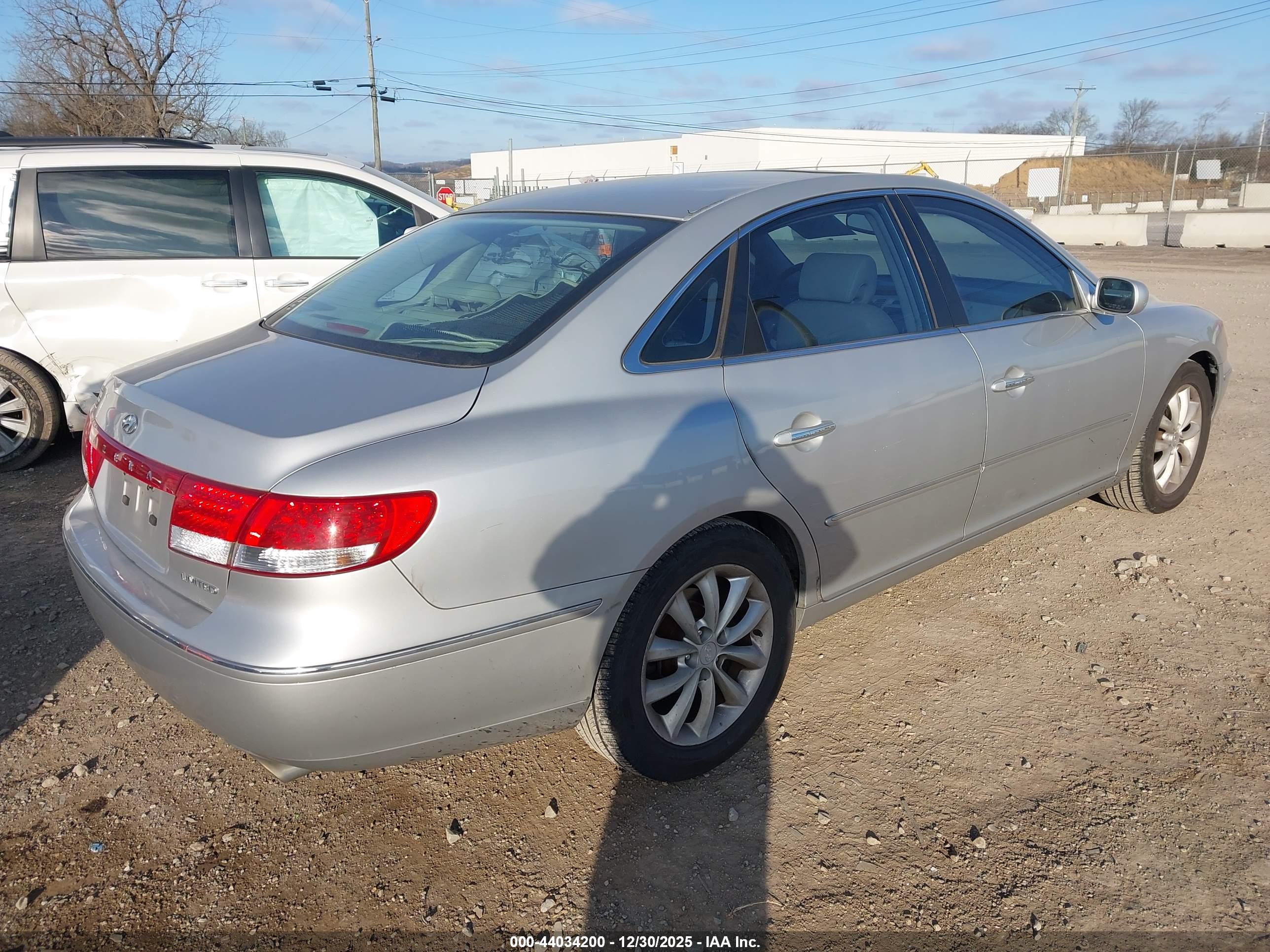 HYUNDAI AZERA image 4
