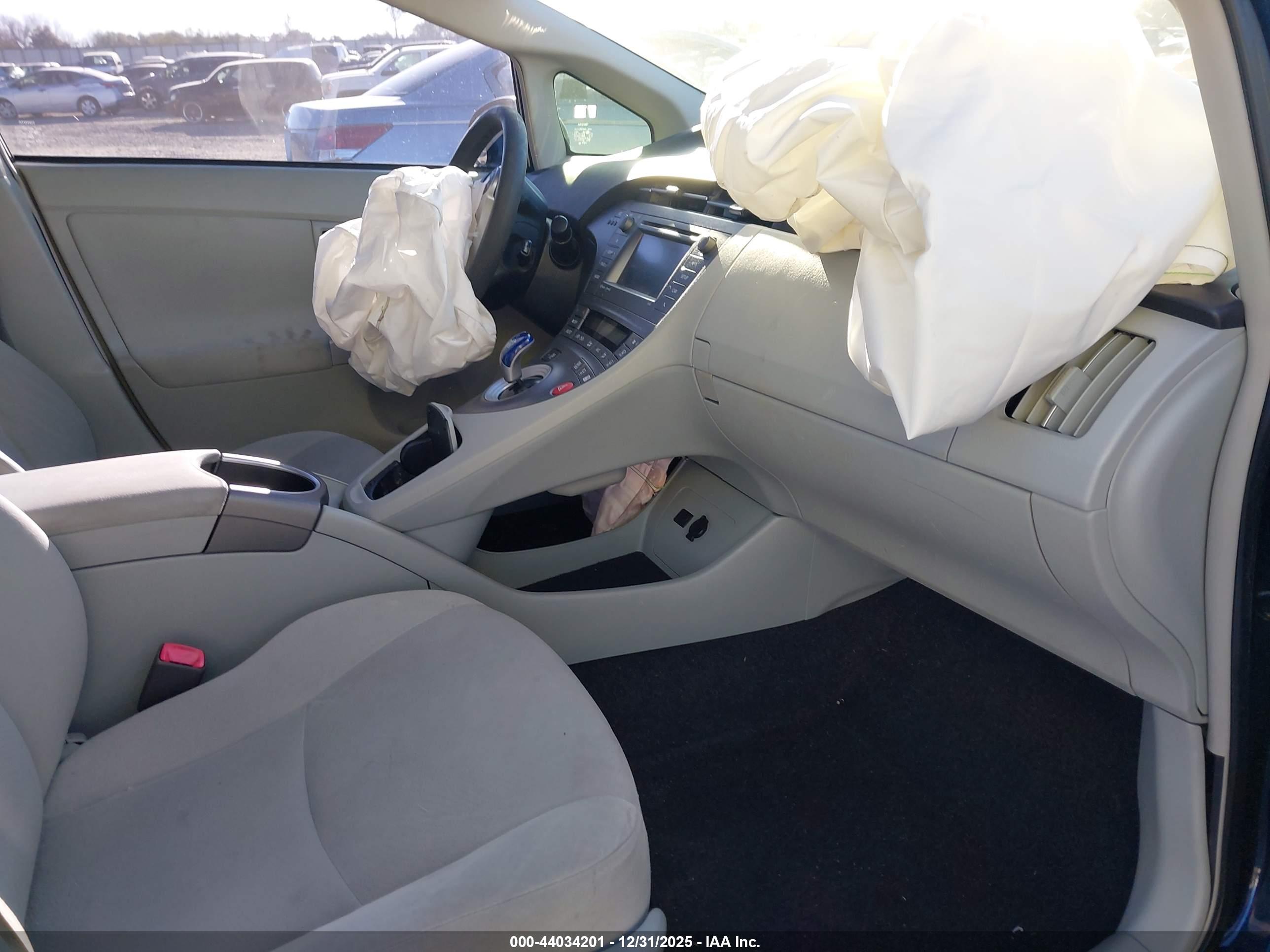 TOYOTA PRIUS image 5