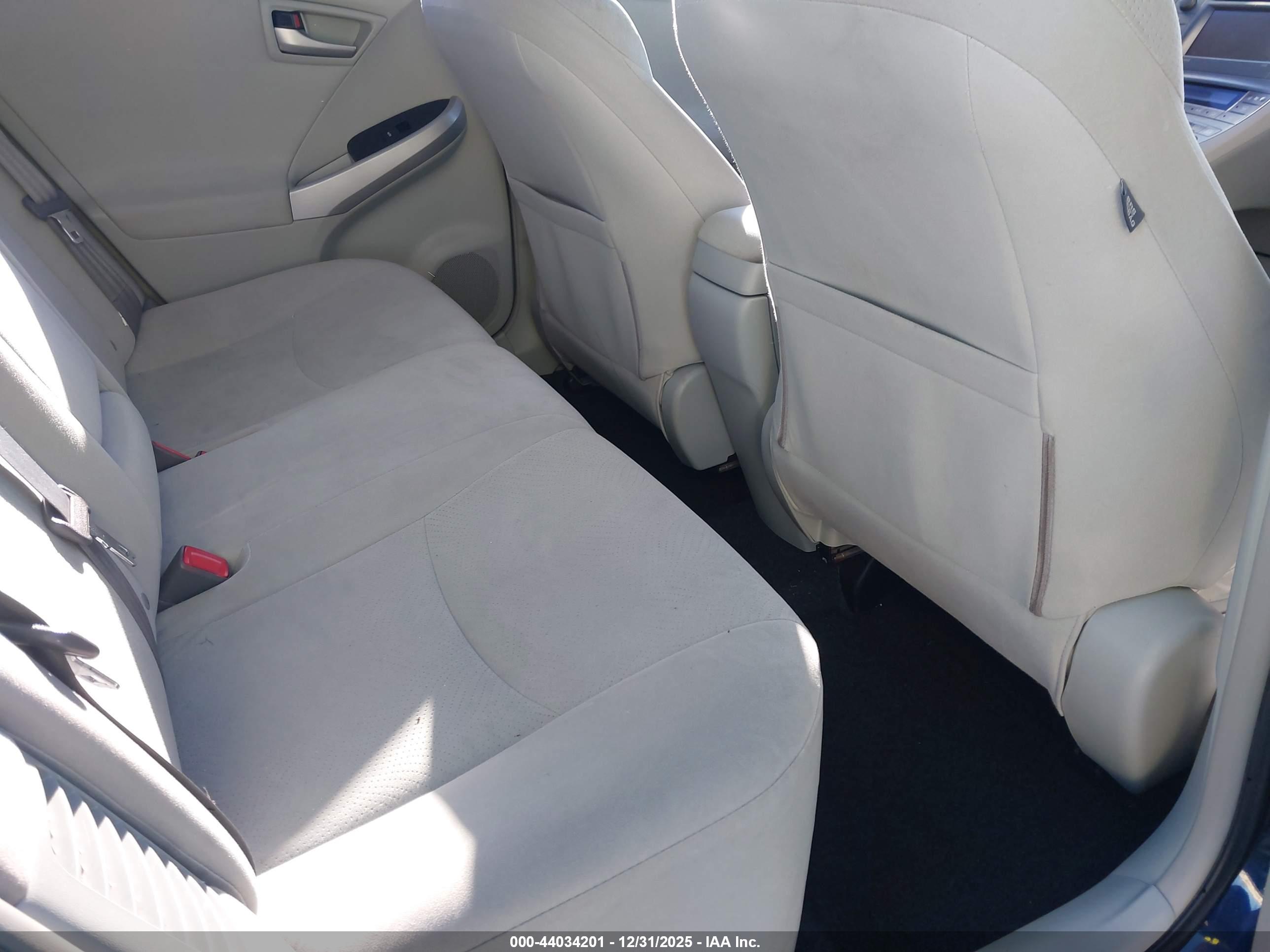 TOYOTA PRIUS image 8