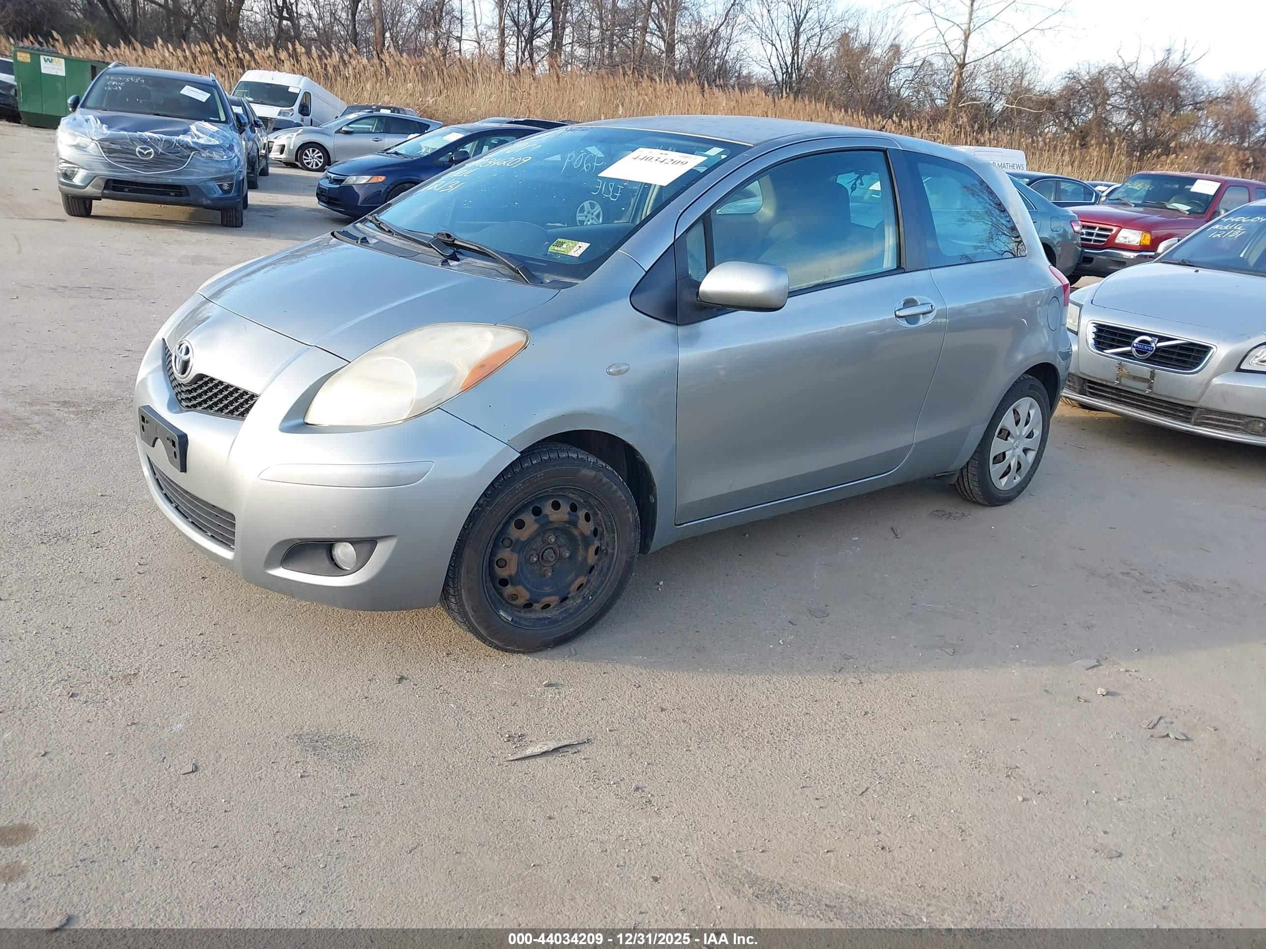 TOYOTA YARIS image 2
